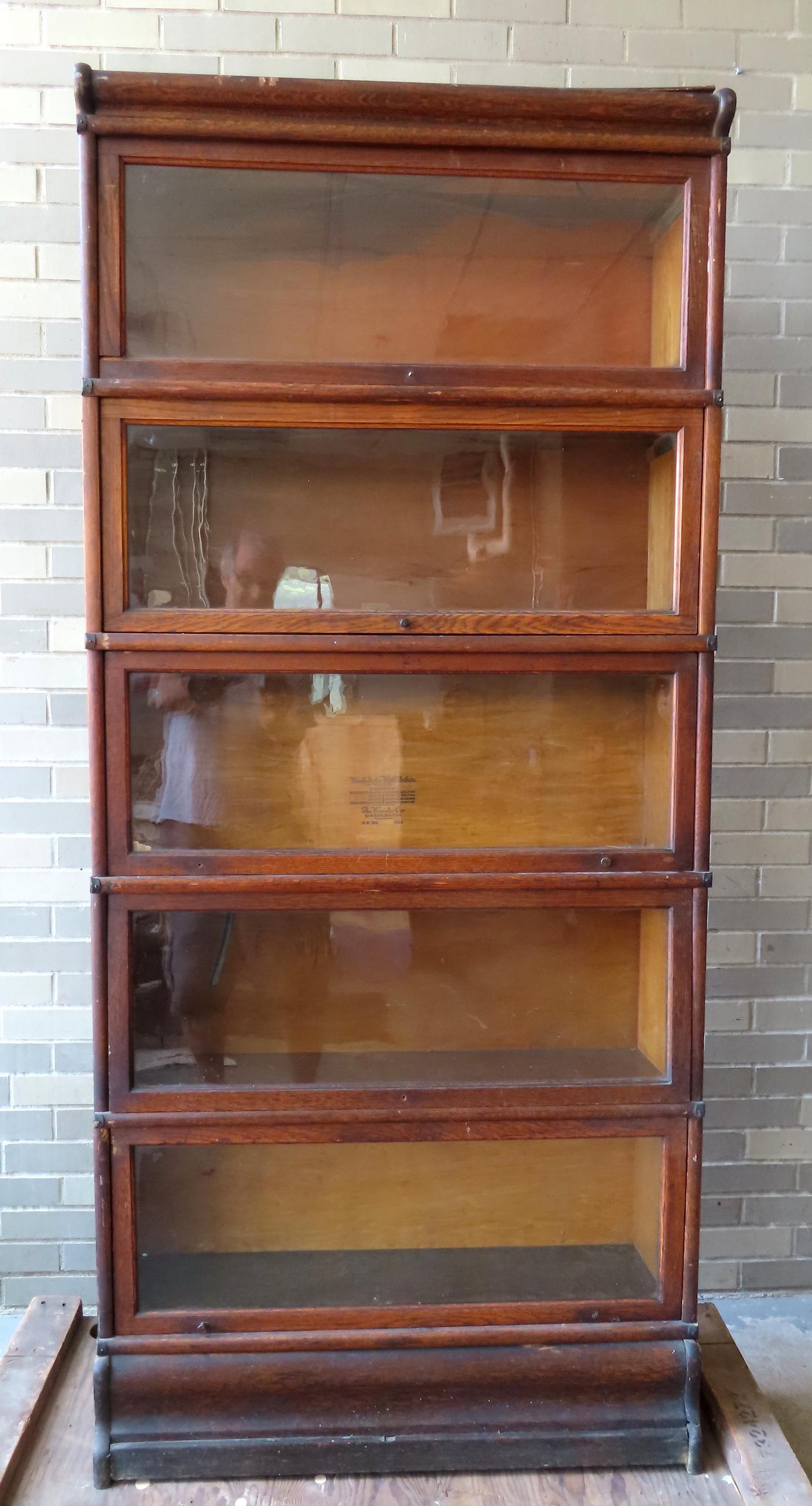 An oak Globe Wernicke 5 section stacking bookcase, complete - probably a marriage of different Globe (1 of 8)