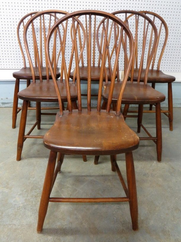 Set of 6 Windsor style bow-back country chairs, la: Set of 6 Windsor style bow-back country chairs, late 19th century.