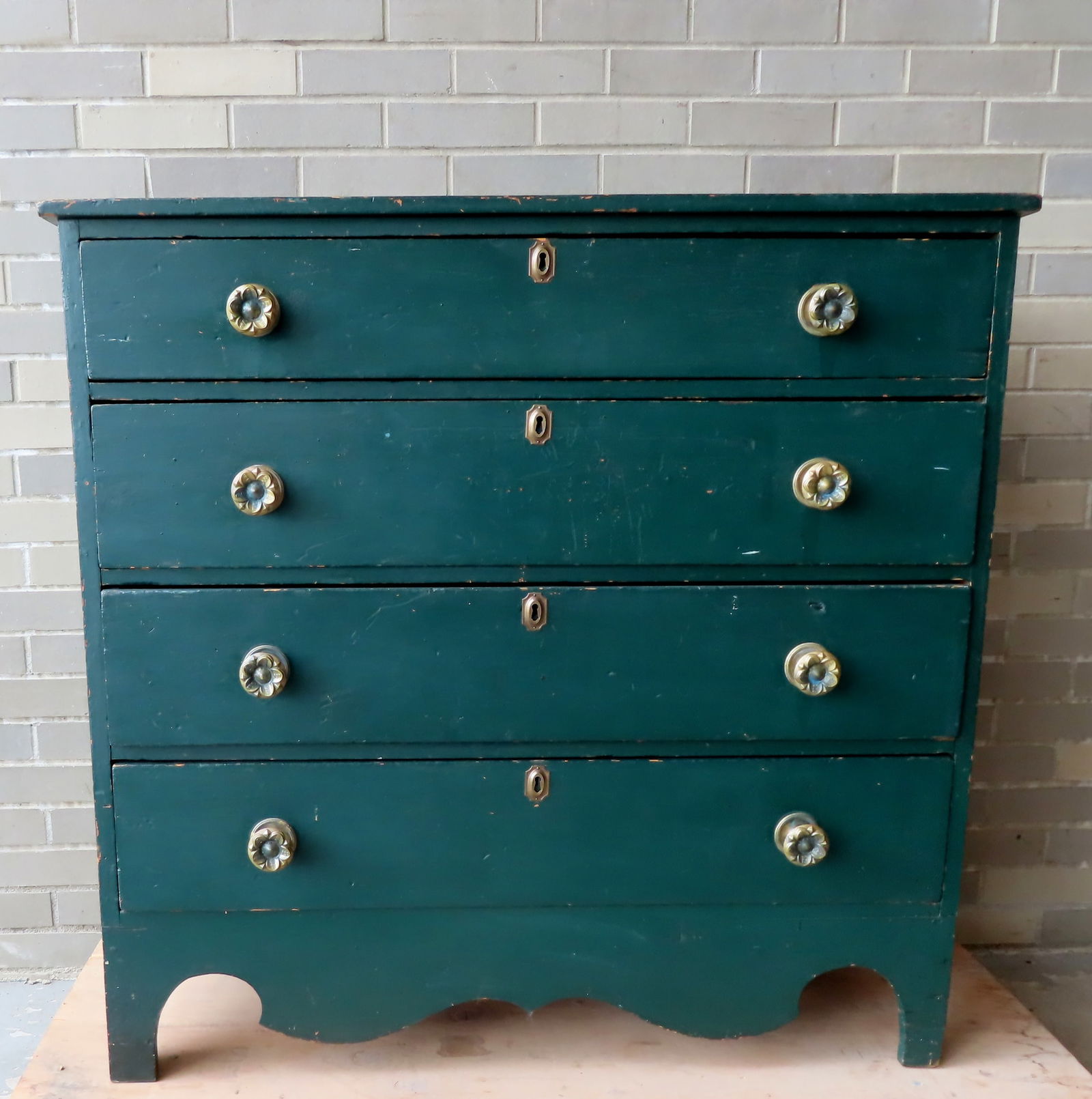 Country Hepplewhite/Sheraton chest of drawers in older second green paint, with 4 graduated (1 of 8)