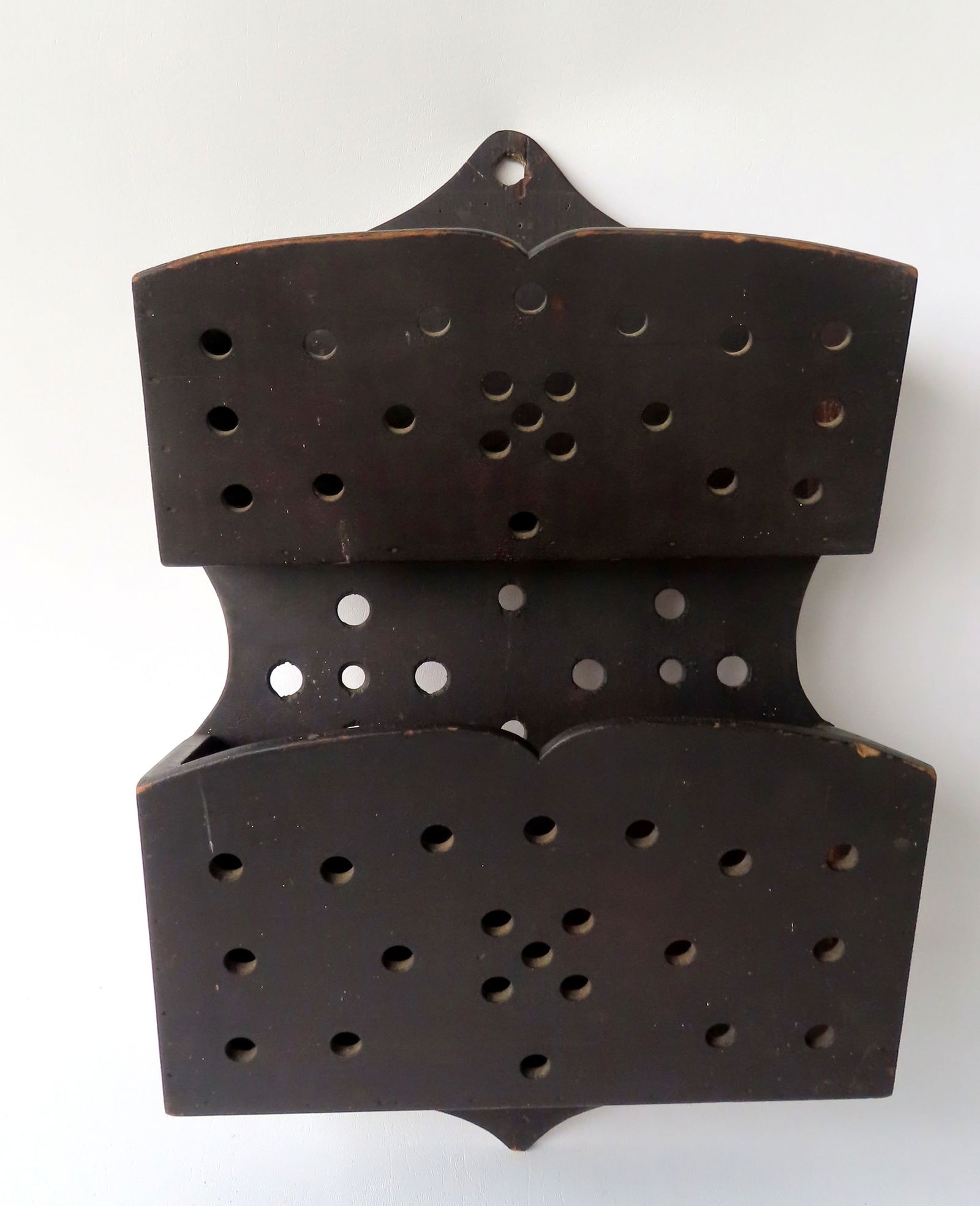 A folk art wall hanging magazine/newspaper rack with 2 pockets in original grungy brown surface, (1 of 8)