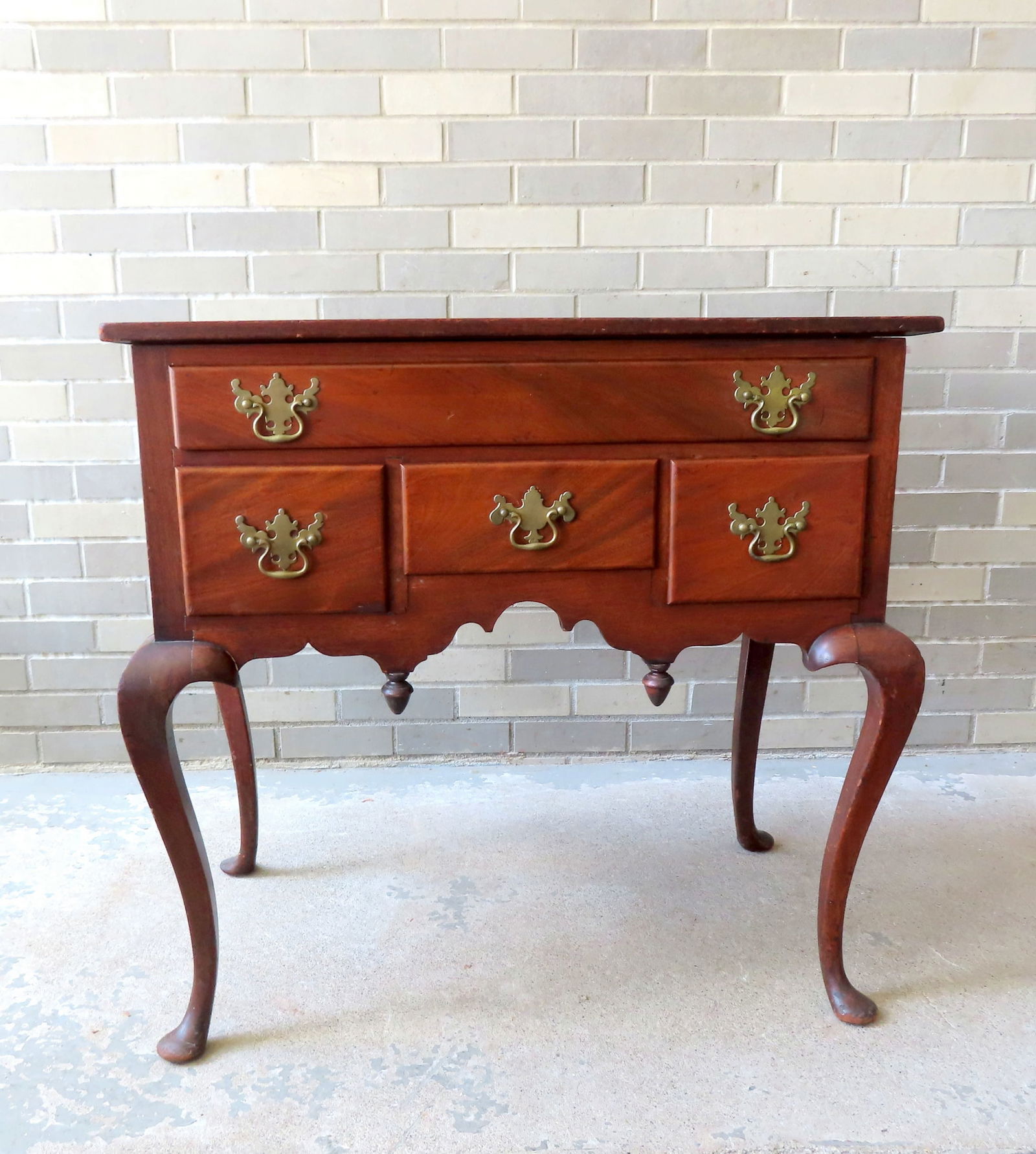 An American Queen Ann style mahogany lowboy having 1 long drawer over 3 short drawers, shaped apron, (1 of 11)