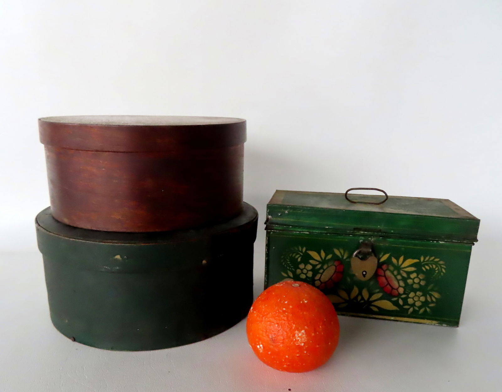 A grouping of 3 country items including a paint (stenciled) decorated toleware box - very good (1 of 12)