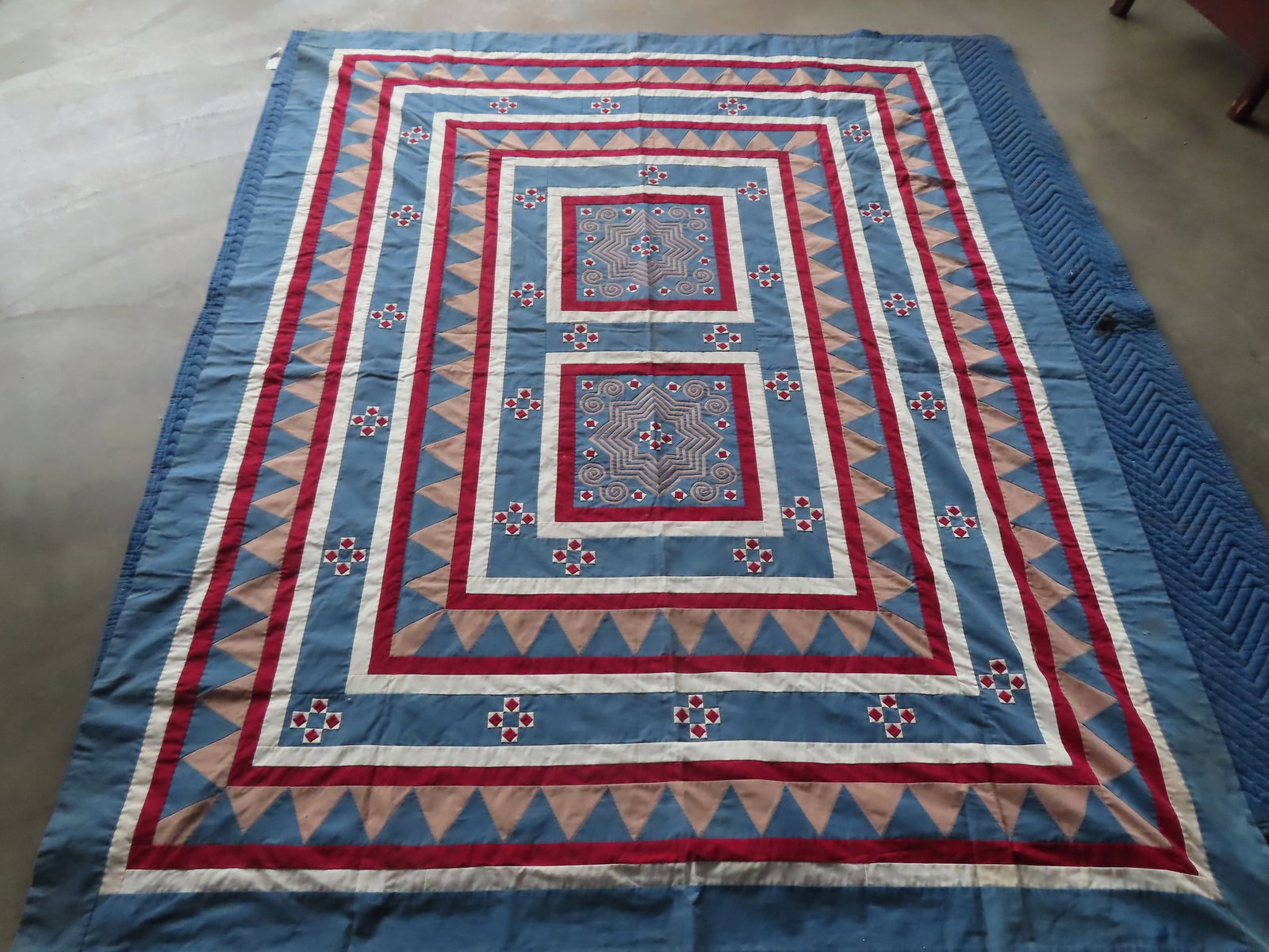 A very fine summer quilt, all hand sewn, early to mid 20th century. One small stain along the border: A very fine summer quilt, all hand sewn, early to mid 20th century. One small stain along the border hardly noticeable, else very good condition. Note the all white backing which all appears to be han