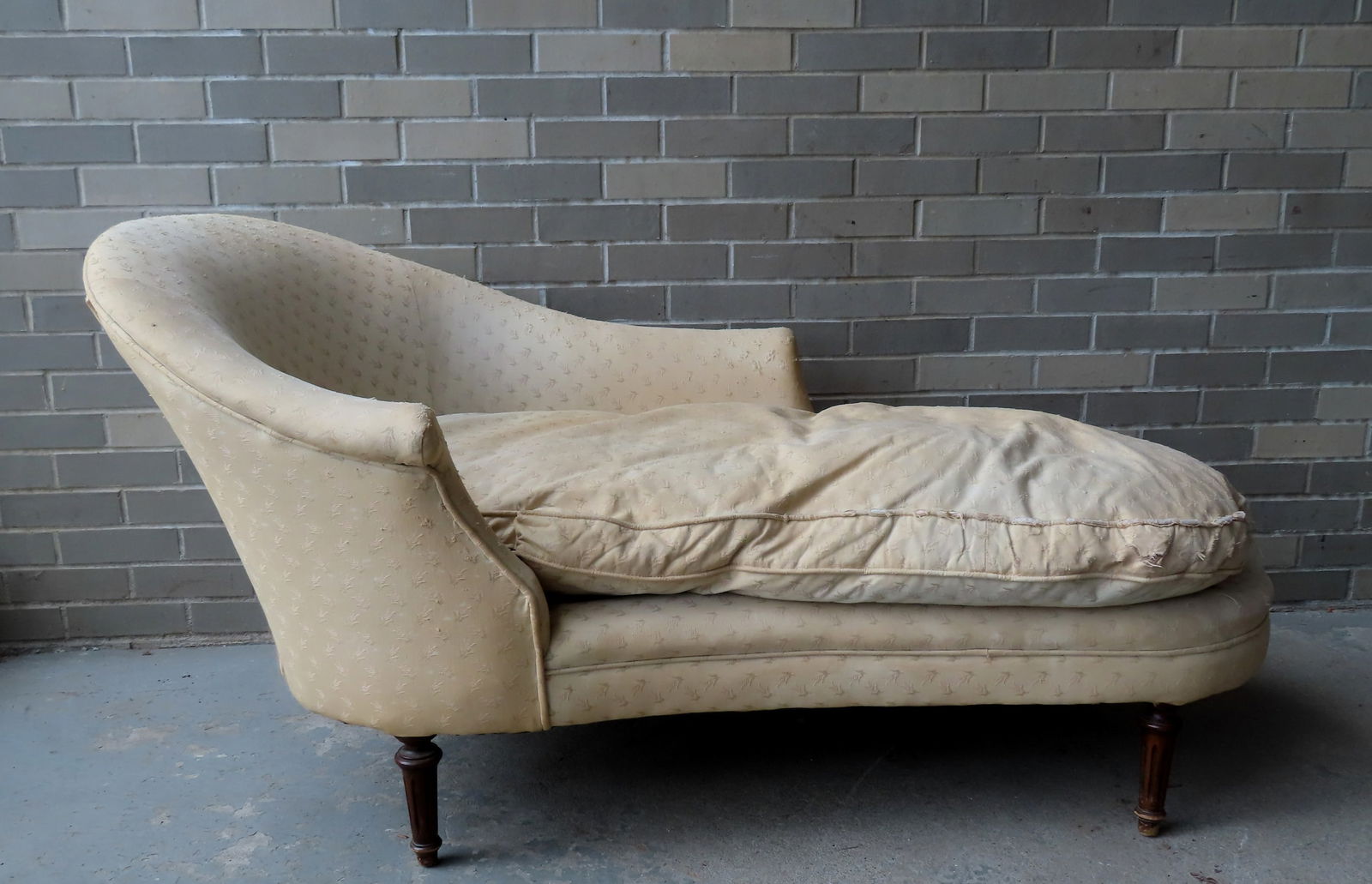 Upholstered chaise lounge in the French style, down filled - needs reupholstering, else good (1 of 8)