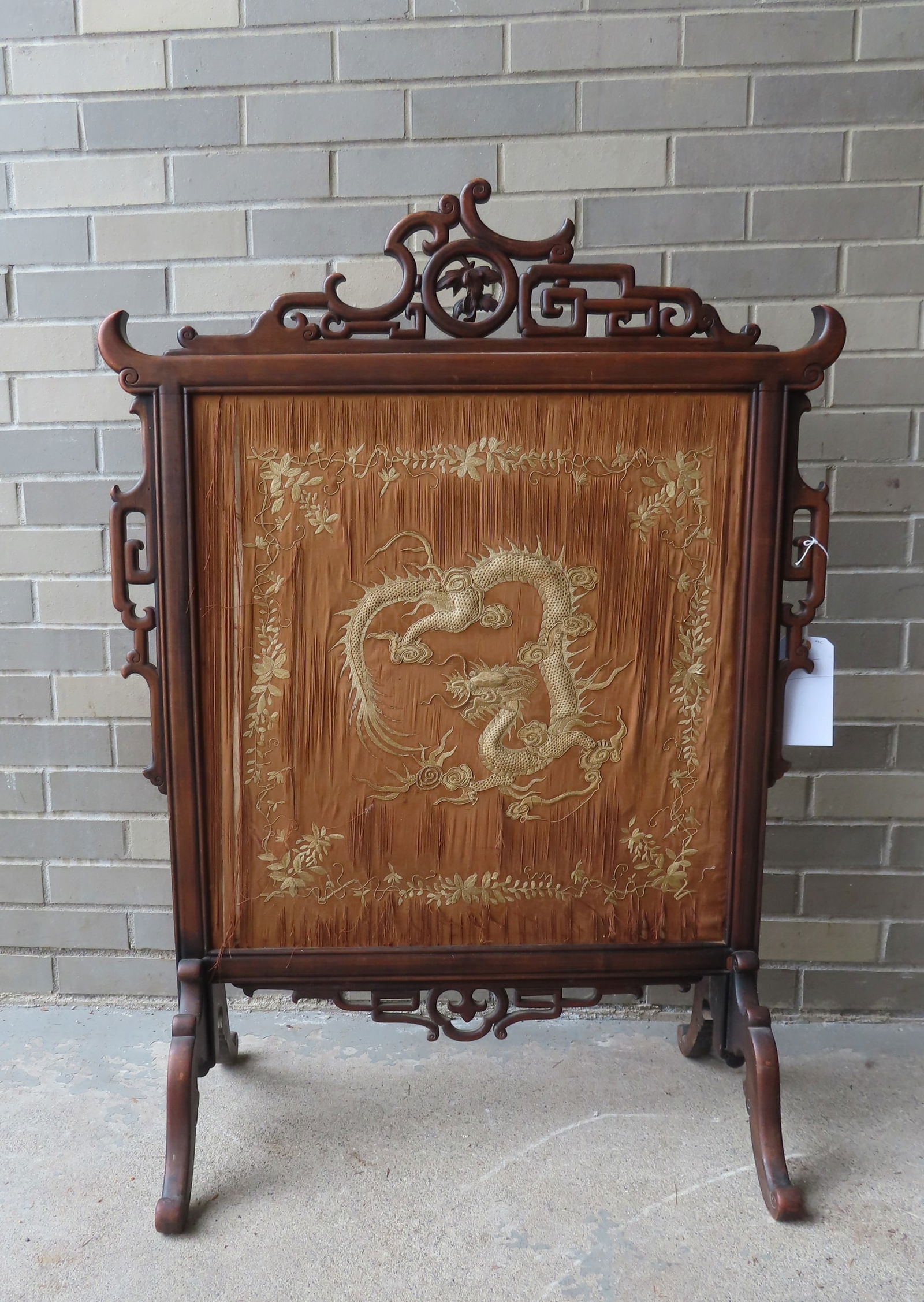 A Chinese silk fire screen with elaborately carved wooden frame, late 19th century. The silk work (1 of 5)