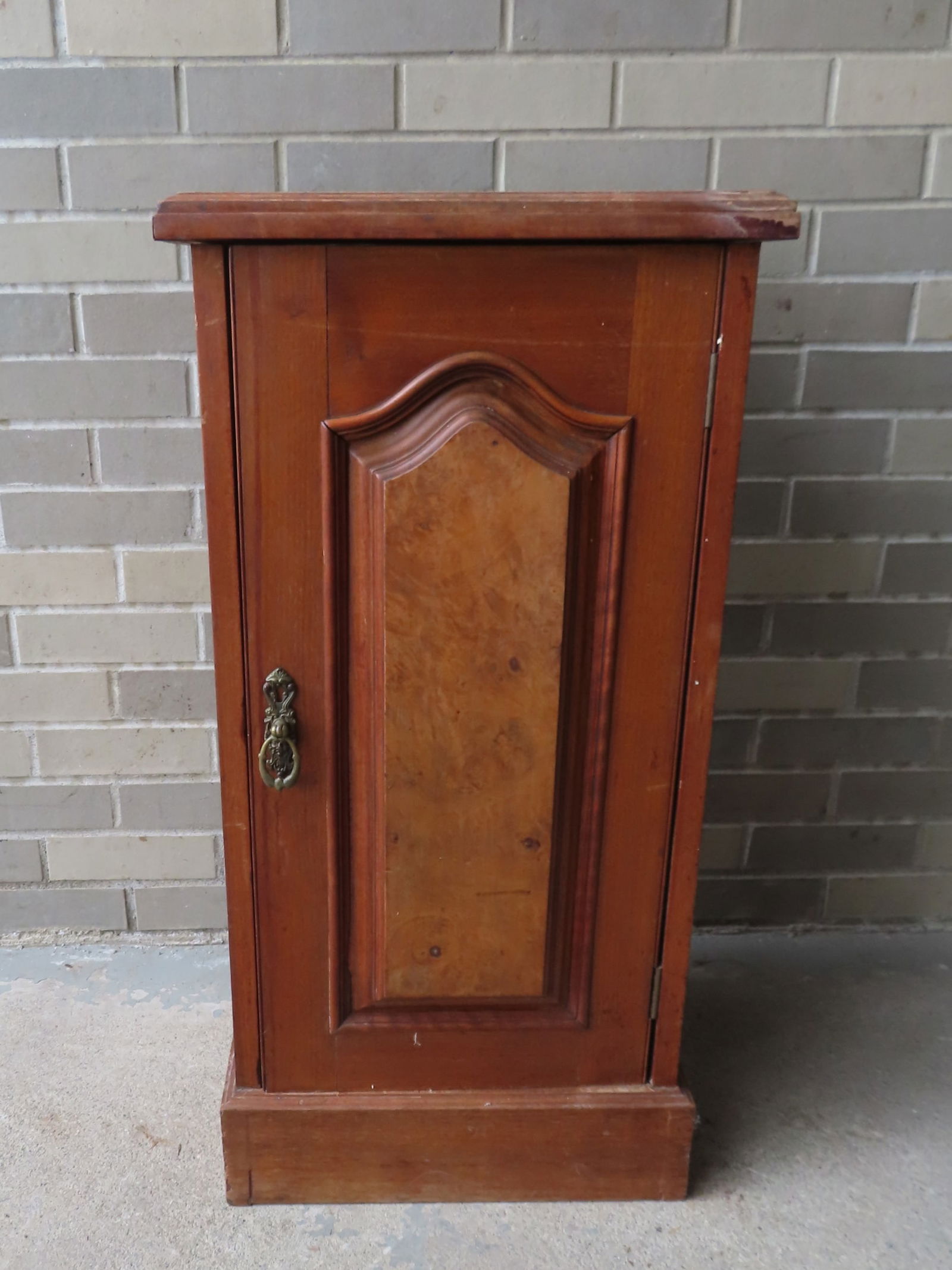 Victorian floor standing cabinet with 1 door, late 19th century in black walnut. Good condition. 16 (1 of 7)