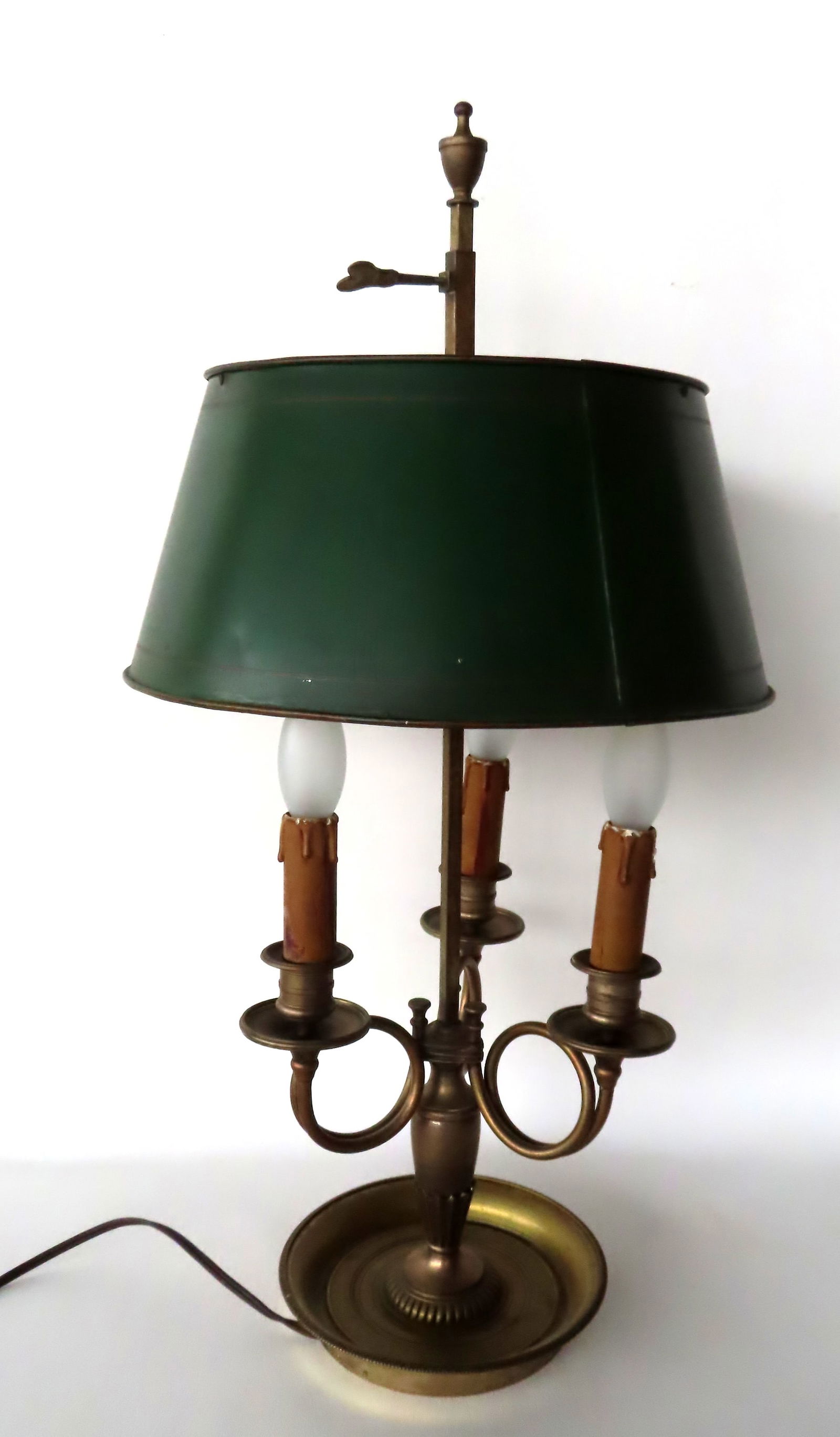 A bonze 3 light table lamp with adjustable green toleware shade, early 20th century. Very good (1 of 7)