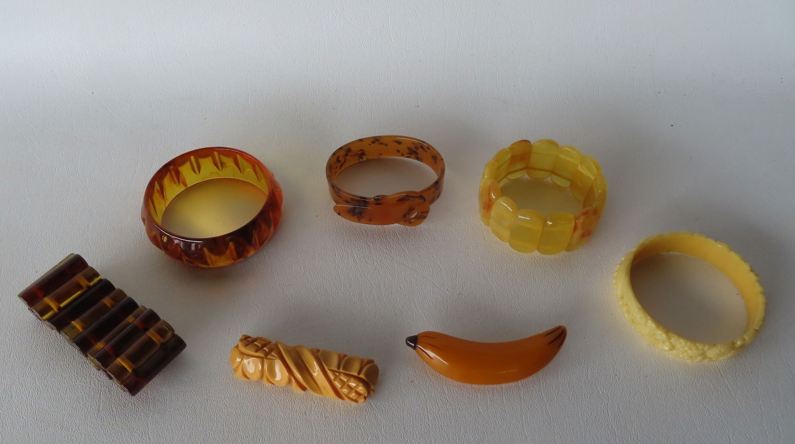 Grouping of 7 unusual mostly Bakelite and lucite bangle bracelets and carved brooches, all in very (1 of 6)