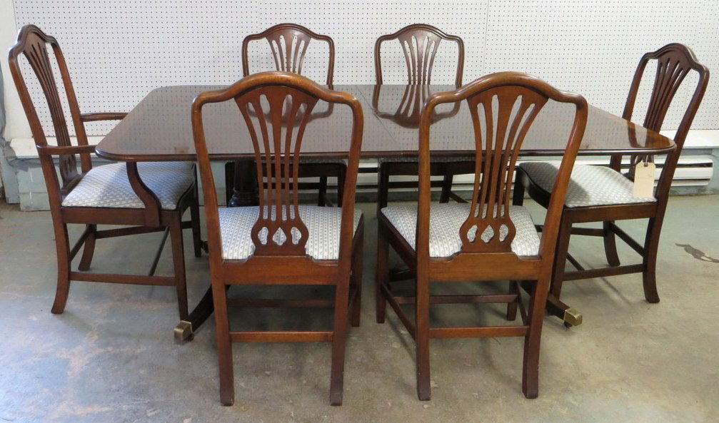 Beautiful mahogany DR set consisting of Duncan Phy: Beautiful mahogany DR set consisting of Duncan Phyfe style DR table and 6 Hepplewhite style taper leg chairs with reeded legs. Table with double pedestal leading to feet with brass casters - top with