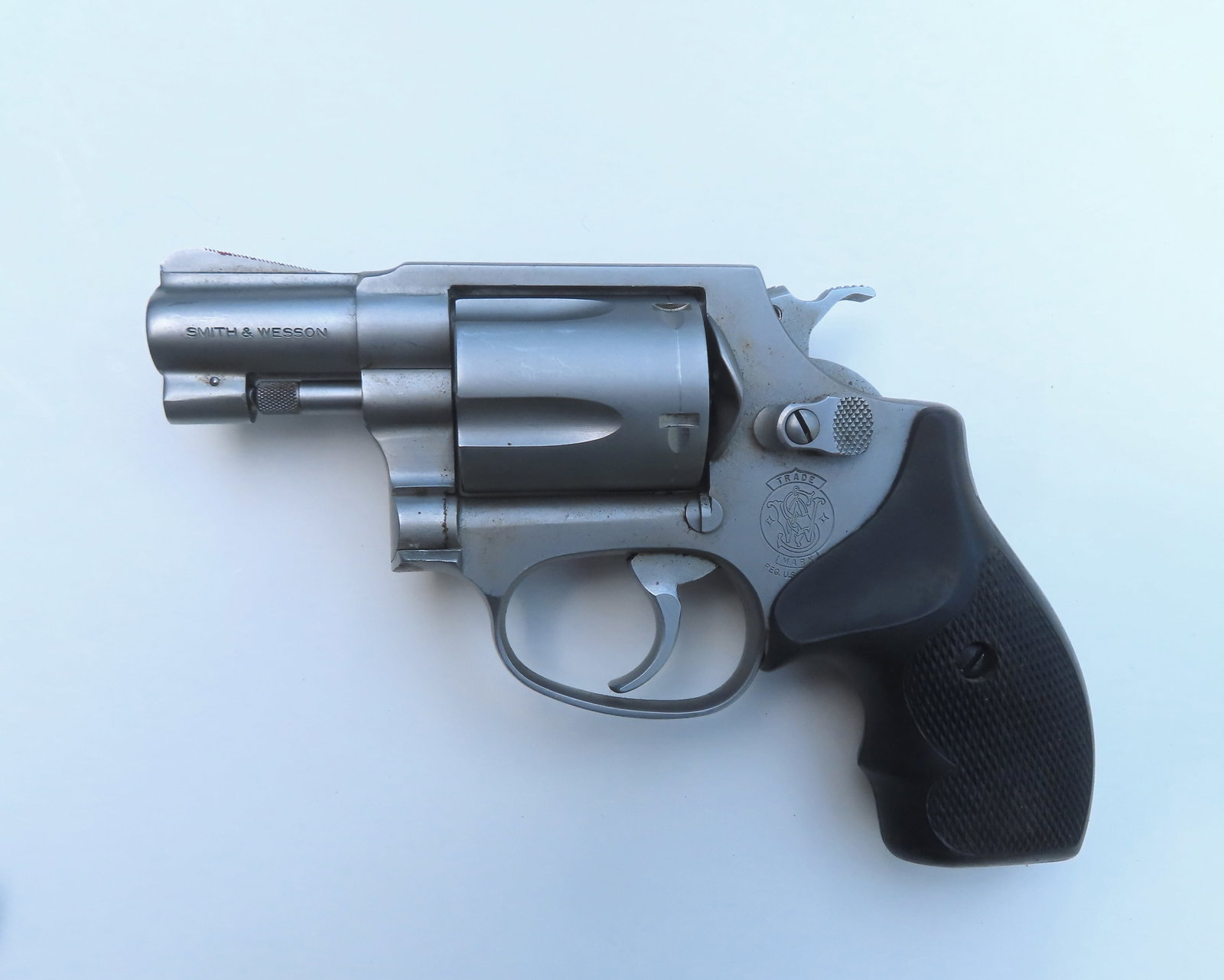 A Smith & Wesson "Lady Smith" revolver, Model 60-2, .38 S & W Sp.: A "Lady Smith" Smith & Wesson revolver, Model 60-2, .38 caliber, with stainless finish. The action a little stiff as it appears it has not be used for a long time if ever at all - otherwise very good 