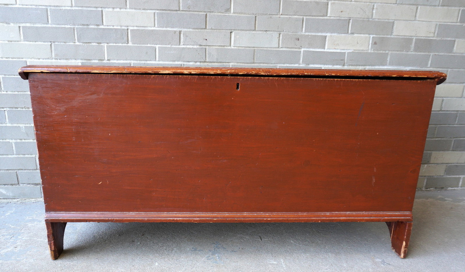 A pine blanket box having a lid with molded edge, interior till, rattail hinges, molded base, red: A pine blanket box having a lid with molded edge, interior till, rattail hinges, molded base, red stain that has been touched up, and cutout sides, circa 1800. Very good condition, early 19th century.