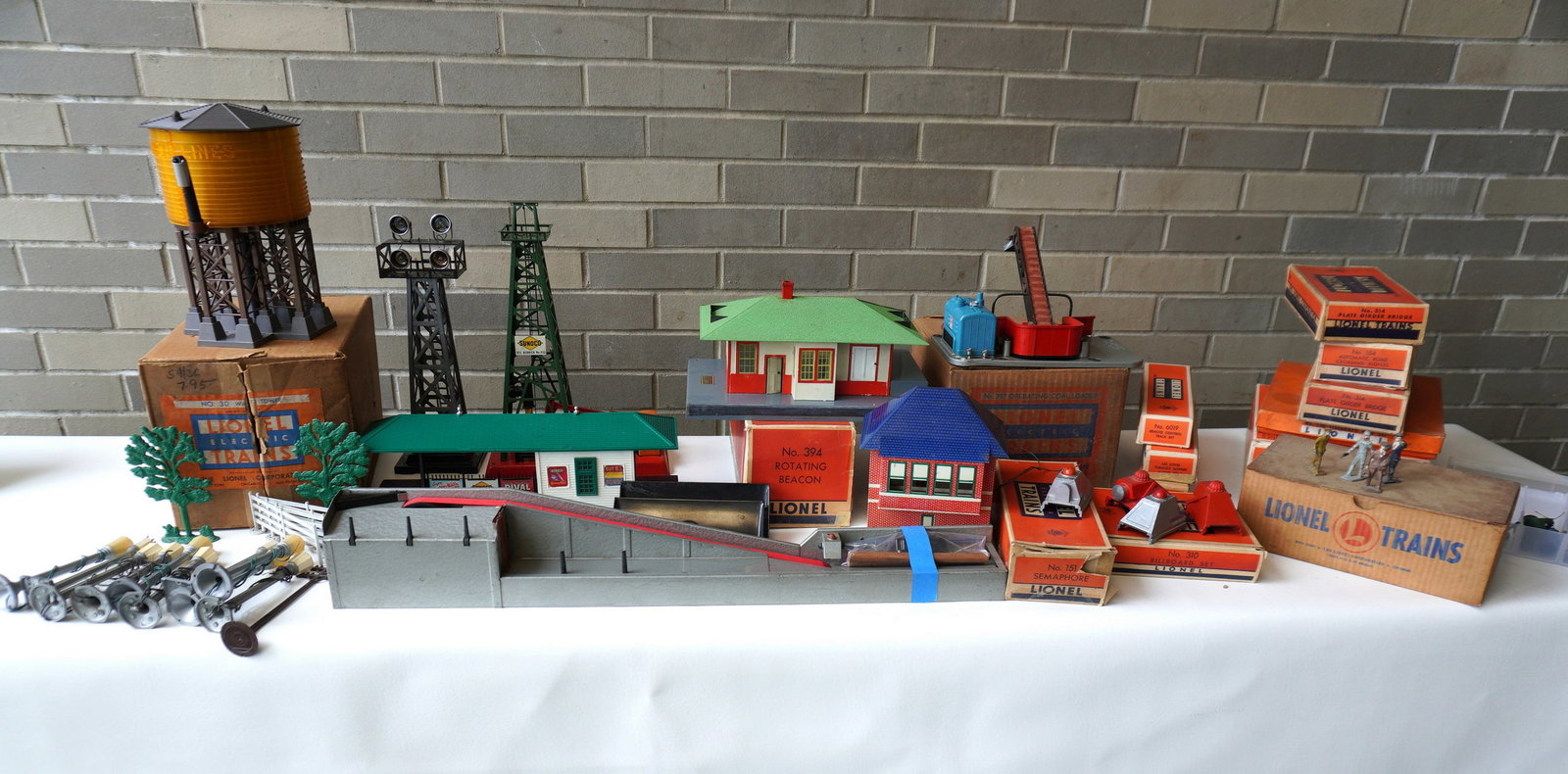 Large grouping of mostly Lionel train accessories.: Large grouping of mostly Lionel train accessories, including: NO. 30 Water Tower - original box, very good condition; Sunoco #455 Oil Derrick - very good condition (no box); Illuminated Freight Statio