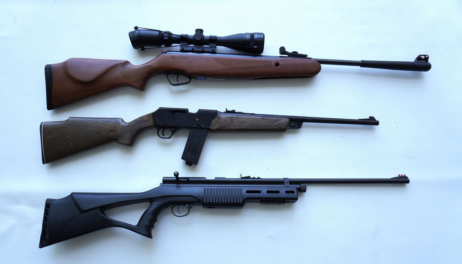 Grouping of 3 BB/air rifles, all circa 2000.: Grouping of 3 BB/air rifles, all circa 2000, all appear in good condition but have not been tested. Includes: A BEEMAN POWER SERIES target rifle - Cal. 4.5MM; a DAISY POWERLINE 990 DUAL POWER with mag