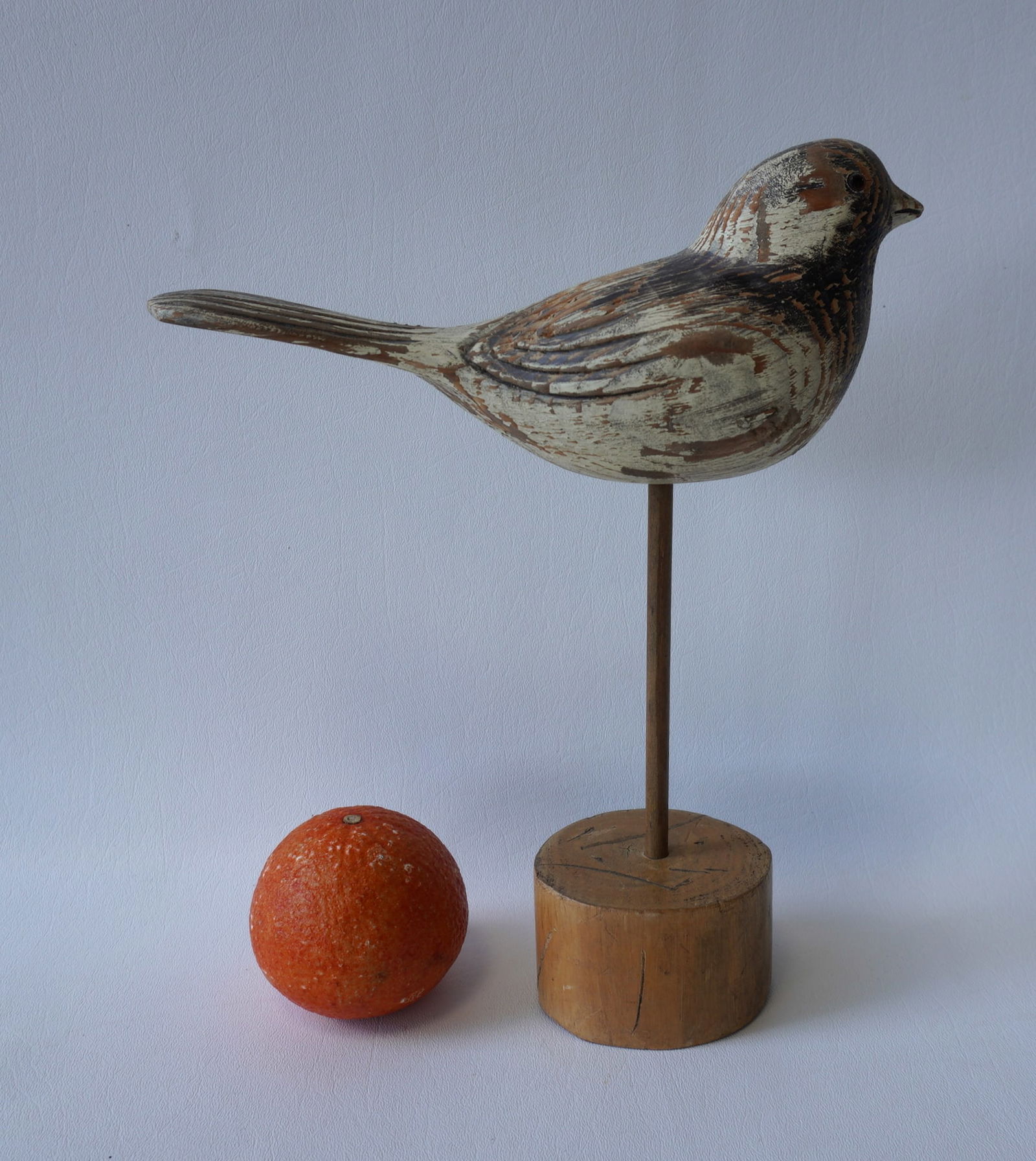A beautifully carved wooden bird with glass eyes mounted on wooden base, early 20th century. Very (1 of 6)