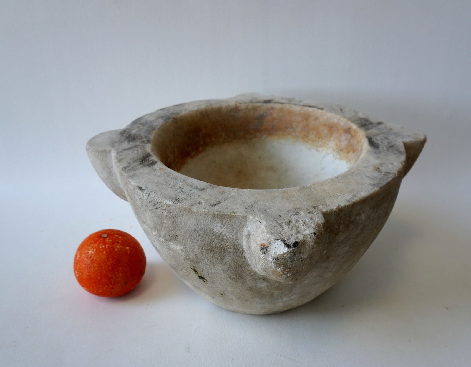 A 19th century marble holy water basin - 2 chips on handle edges, typical use wear, overall good (1 of 5)