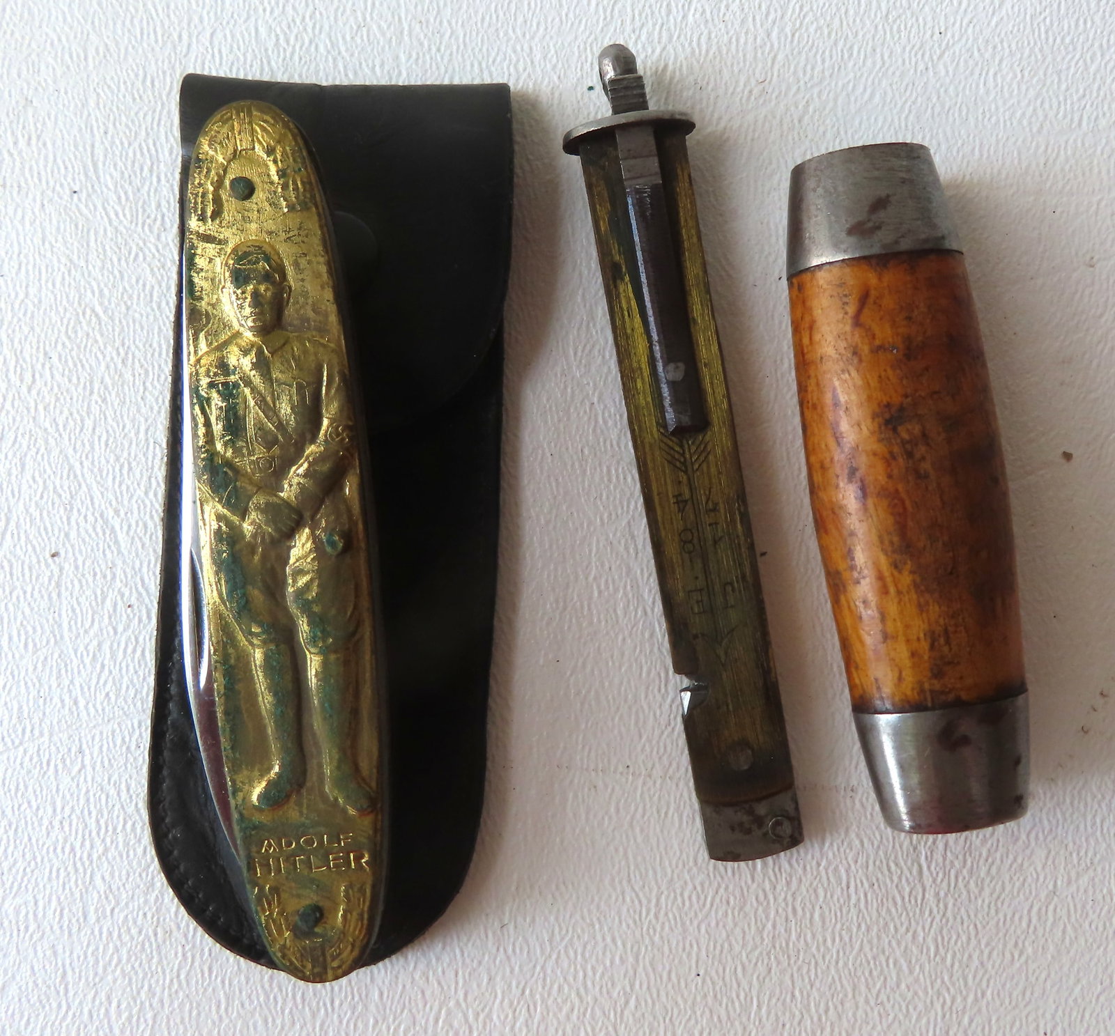 German Deutschland Erwacht pocket knife marked "Adolf Hitler" on embossed gold plated face -: German Deutschland Erwacht pocket knife marked "Adolf Hitler" on embossed gold plated face - original leather case - some use wear to gold plating, overall good condition - total size in closed positi
