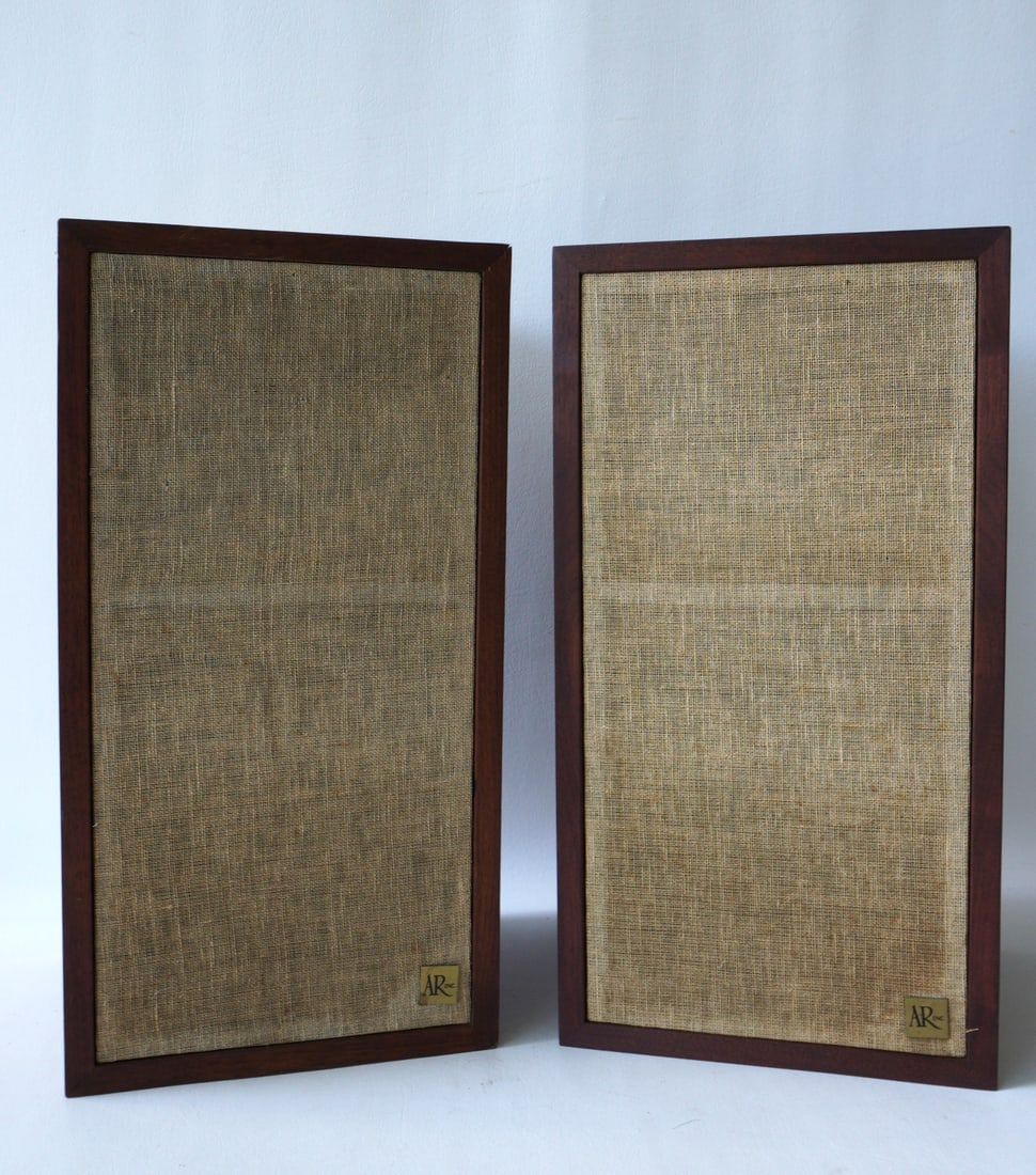 A pair of vintage AR (ACOUSTIC RESEARCH) speakers. Serial numbers FX188003 and FX188032. Danish (1 of 7)