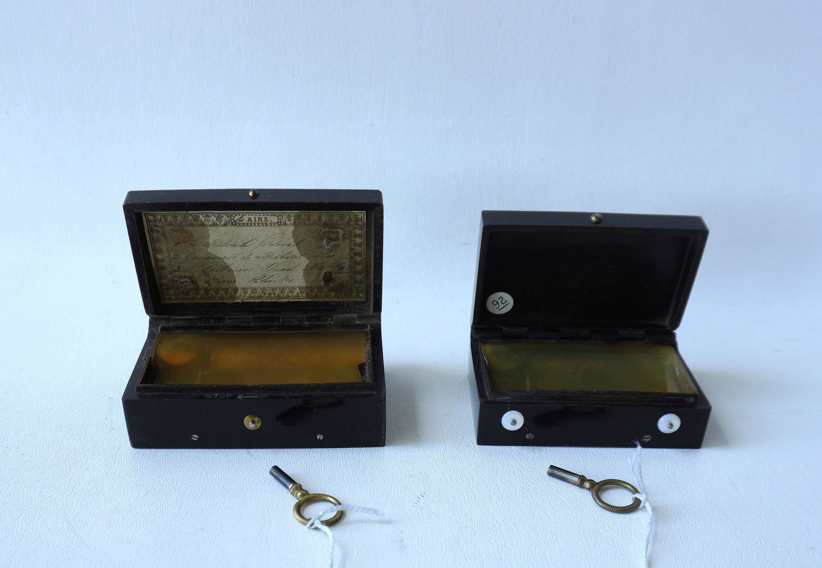 Two French miniature gutta percha music box, 4 aires, 19th century including: The first, with lid (1 of 20)