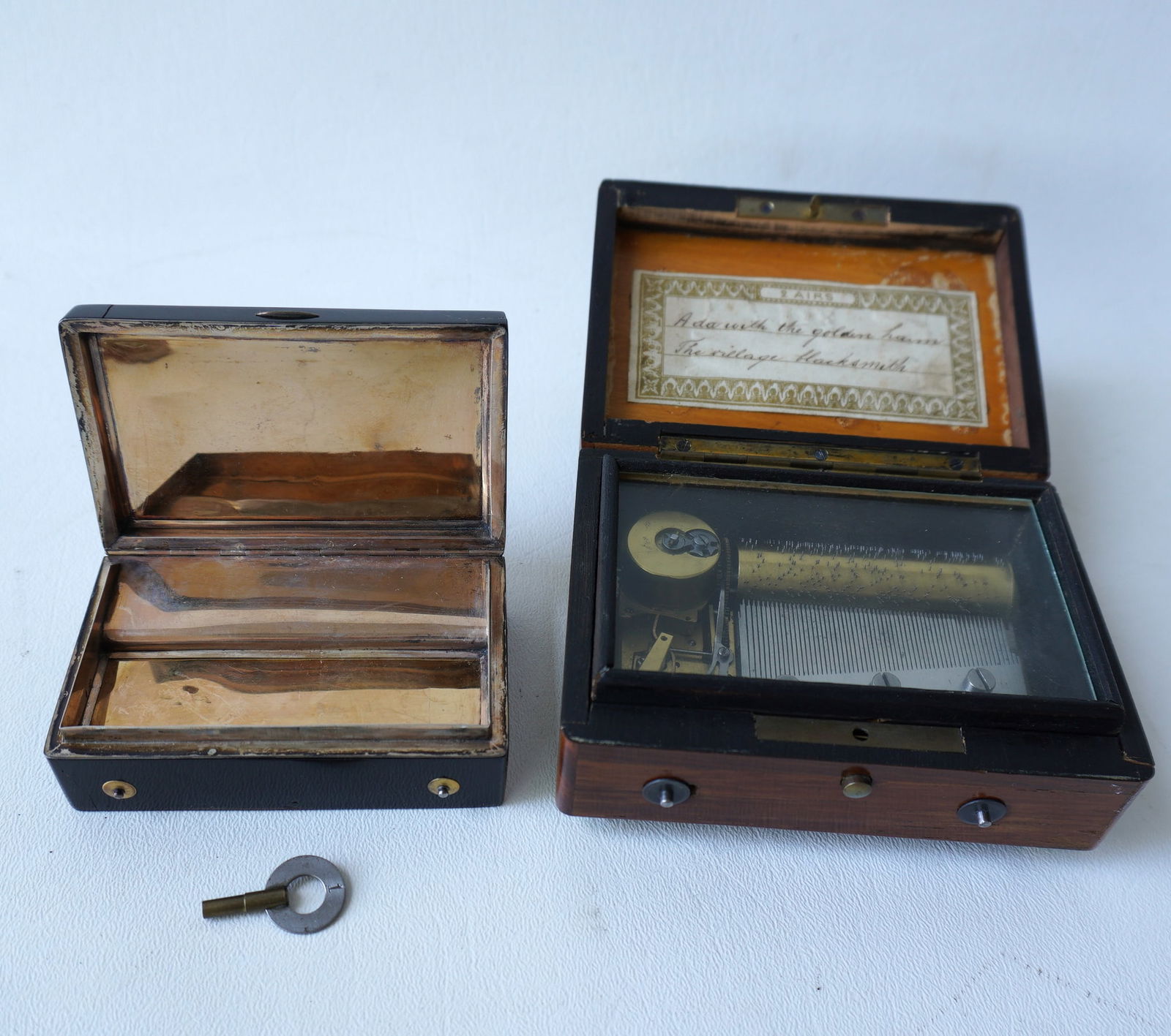 Two miniature music boxes, 19th century, including: The first, with 2 airs in rosewood having a (1 of 20)