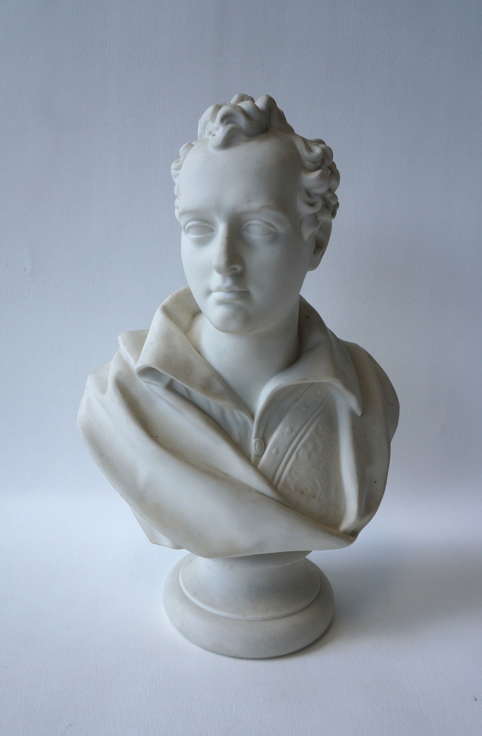 A Wedgewood Parian bust of Byron with the impressed mark of E.W. Wyon (Edward William Wyon, English (1 of 10)