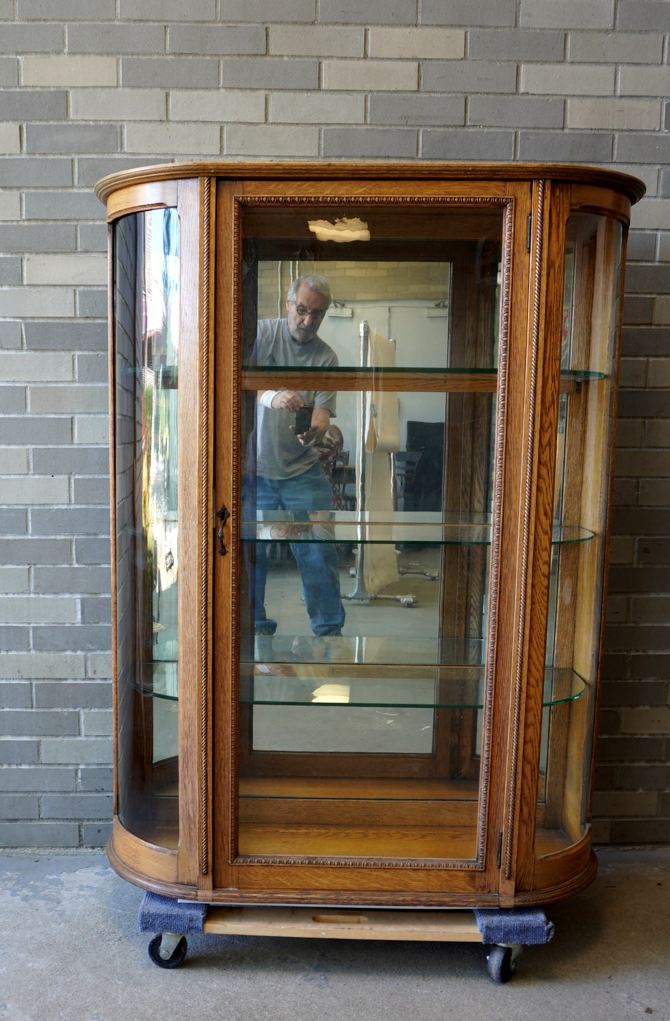 An oak mirror -back china cabinet with glass shelves and single flat-front door - missing feet, (1 of 6)