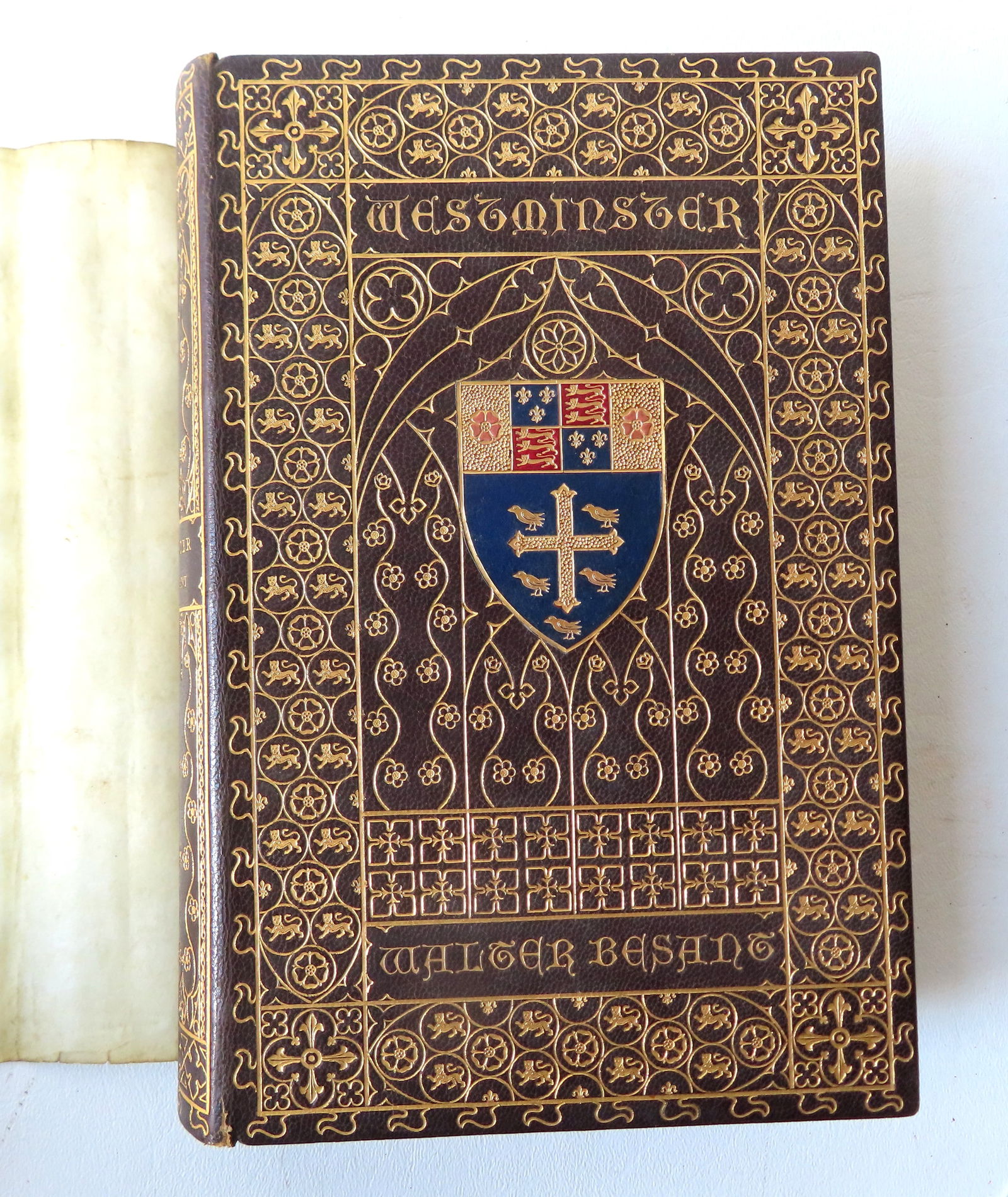 Presentation book "Westminster" by Walter Besant, with an etching by Francis S. Walker and 130: Presentation book "Westminster" by Walter Besant, with an etching by Francis S. Walker and 130 illustrations by William Patten and others. Published in London 1895. First page with illegible pen and i