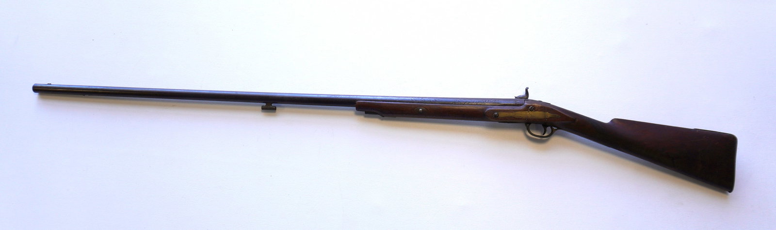Percussion shotgun signed on barrel "Harrington Po'Keepsie Warranted", signed on lock plate "R.: Percussion shotgun signed on barrel "Harrington Po'Keepsie Warranted", signed on lock plate "R. Ashmore Warranted" (Ashmore from Lancaster PA), engraved barrel and butt plate - missing ramrod and part