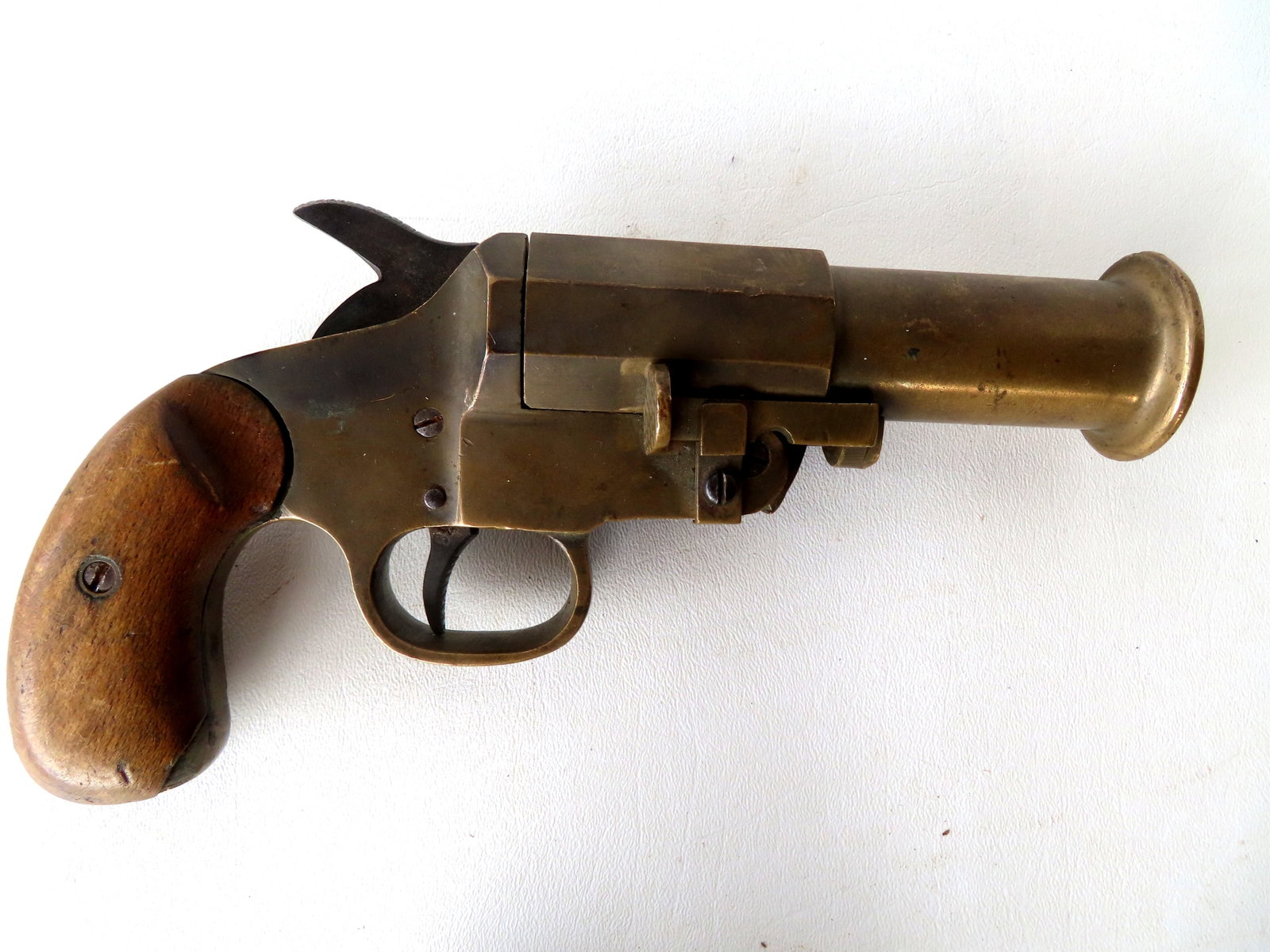 German WWI flare gun in brass with wooden grip and half octagonal barrel, made by Stantien & Becker: German WWI flare gun in brass with wooden grip and half octagonal barrel, made by Stantien & Becker of Lubeck Germany (signed on the bottom of the brass strap of the grip "St & B 15"). Measures 9 1/4"