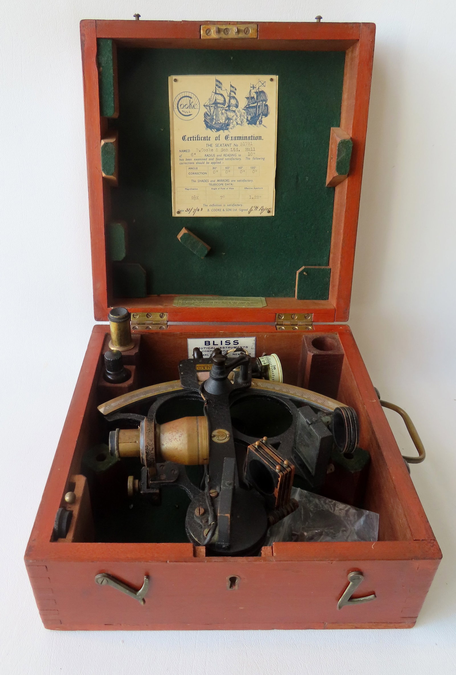 Signed Bliss Nautical Instruments - No. 31781. One extra eye piece - there is an empty cylinder in: Signed Bliss Nautical Instruments - No. 31781. One extra eye piece - there is an empty cylinder in the box so may have had a second eye piece. The case with some expansion cracks, the wire from batter