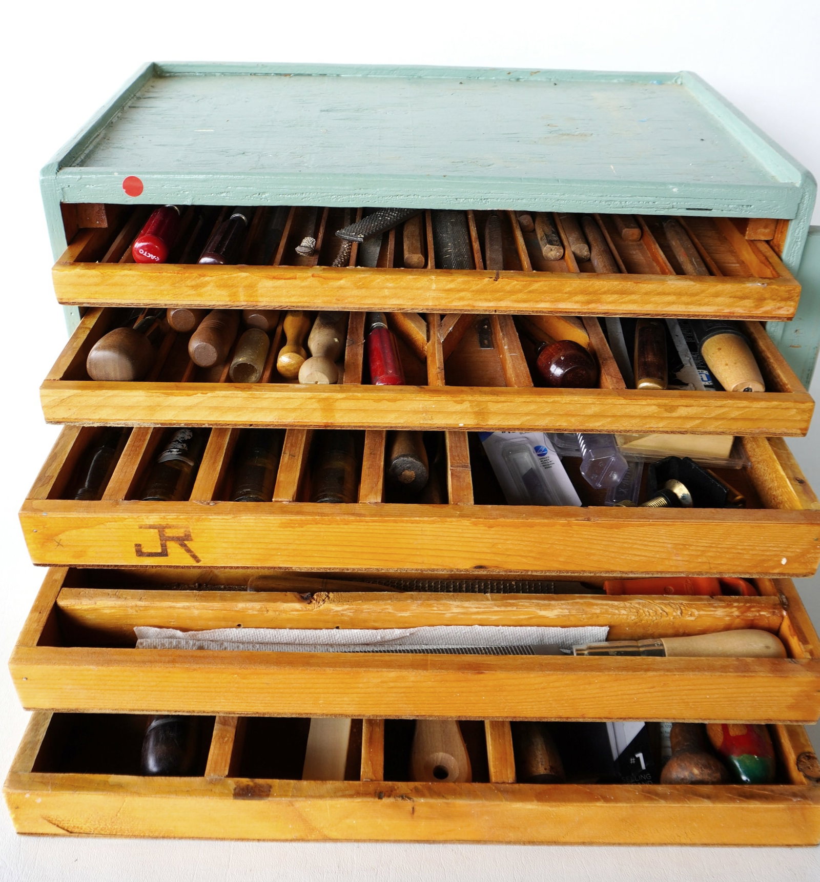 A grouping of wood carving tools owned by Jeff Raymond. Tools with hand made box with 5 drawers. All: A grouping of wood carving tools owned by Jeff Raymond. Tools with hand made box with 5 drawers. All appear in good condition. The box measures 21 1/2"W x 11 3/4"D x 12 1/4"H. Provenance: From the est