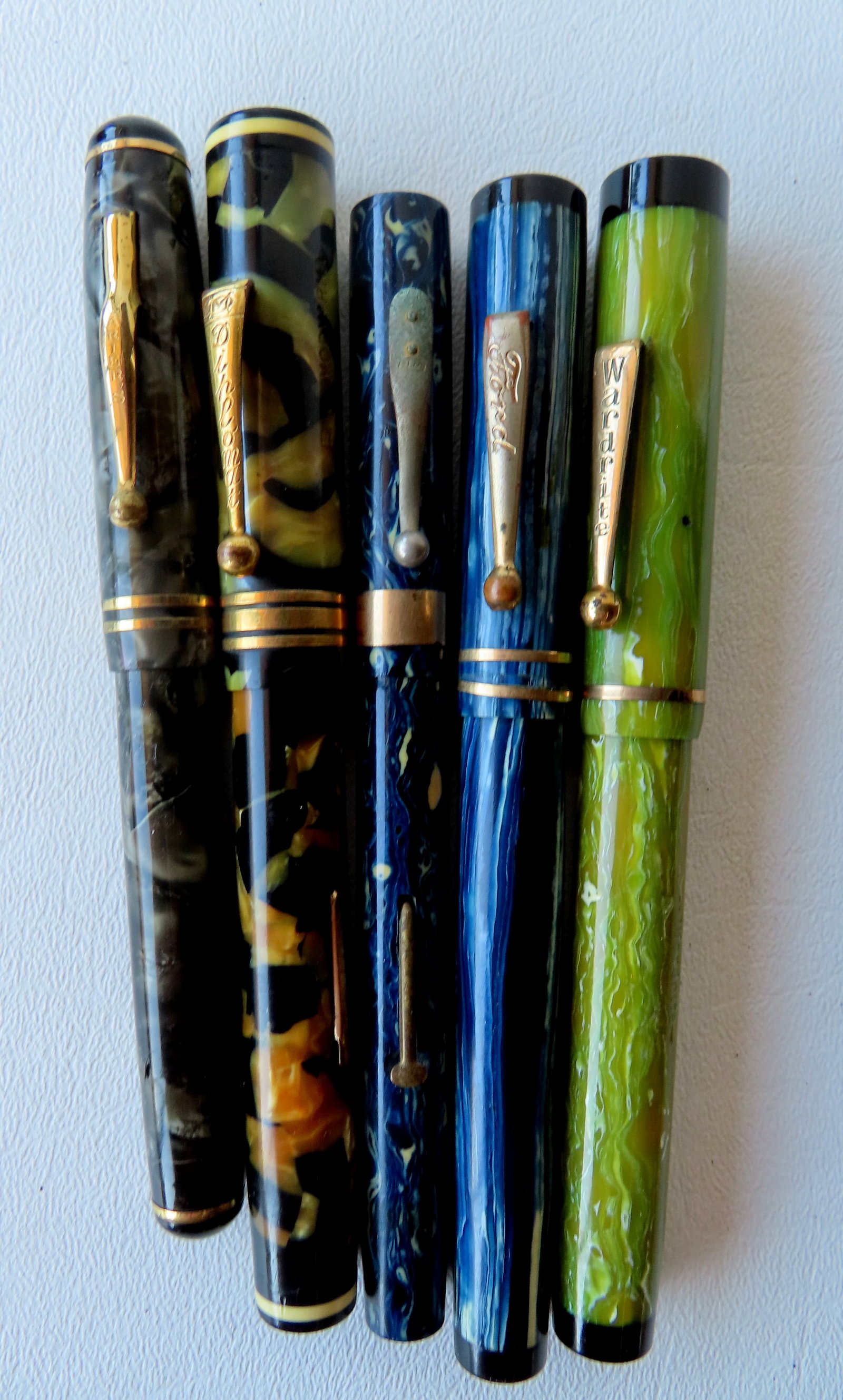 Grouping of 5 vintage fountain pens including: Aiken & Lambert "Mercantile" - blue marbled, 14k nib;: Grouping of 5 vintage fountain pens including: Aiken & Lambert "Mercantile" - blue marbled, 14k nib; "Ford" - blue marbled, 14k nib; "Diplomat" by Diamond Medal Pen Co. - green marbled, 14k nib; Carte