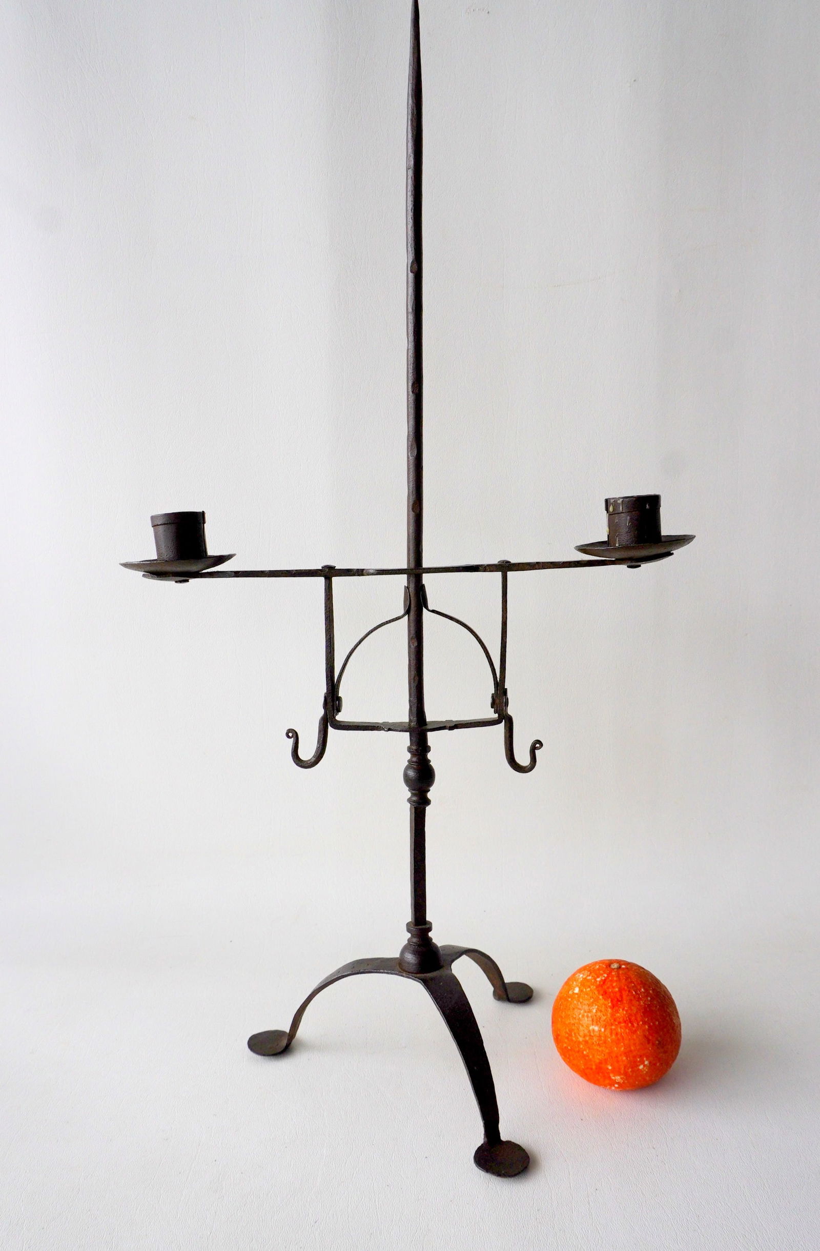 A hand forged adjustable double font Queen Ann lighting device with penny feet, 18th century. (1 of 16)