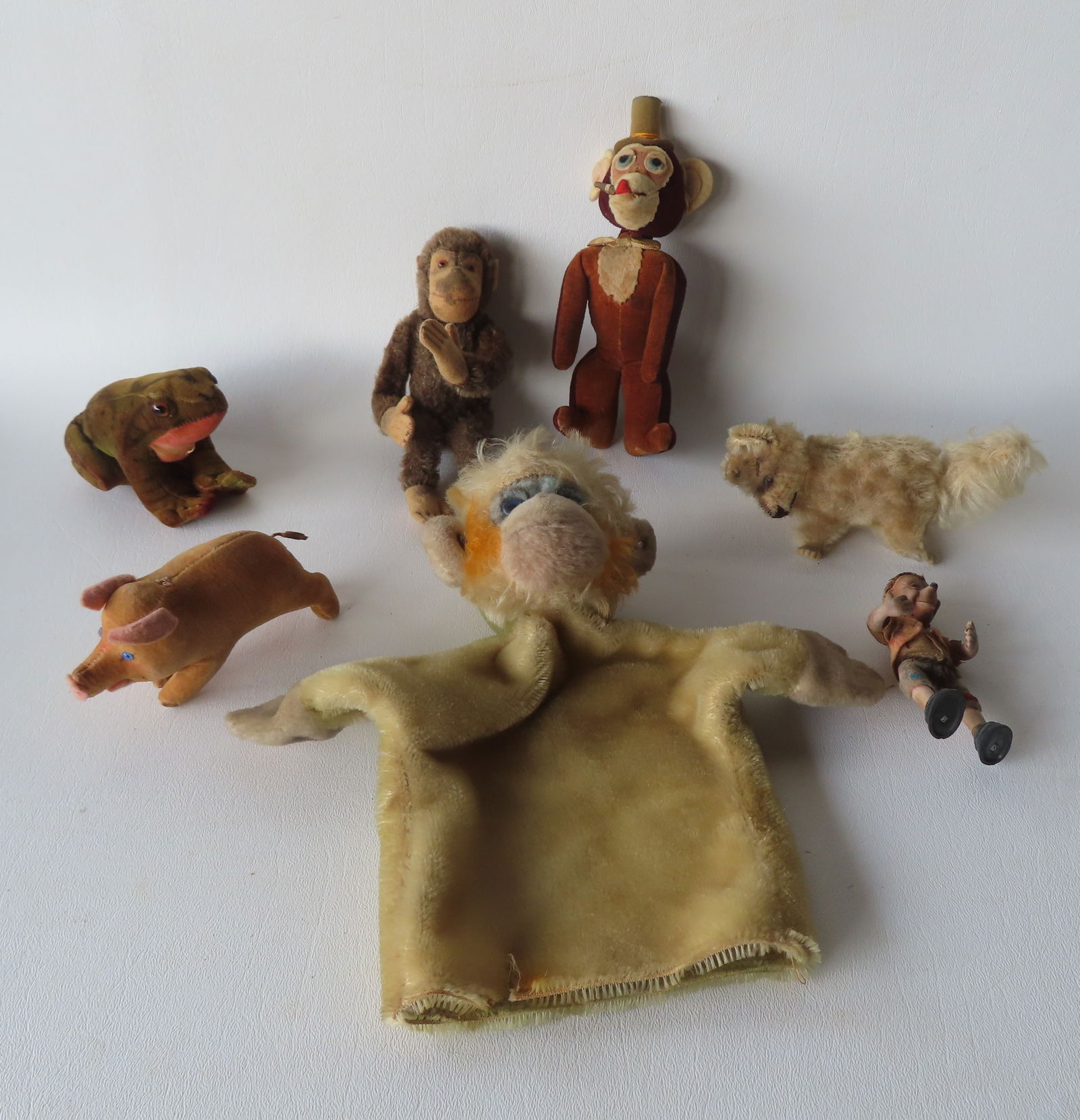 Grouping of 7 stuffed animals, 6 Steiff-like (only 1 with button in ear). Includes a bull frog with (1 of 20)