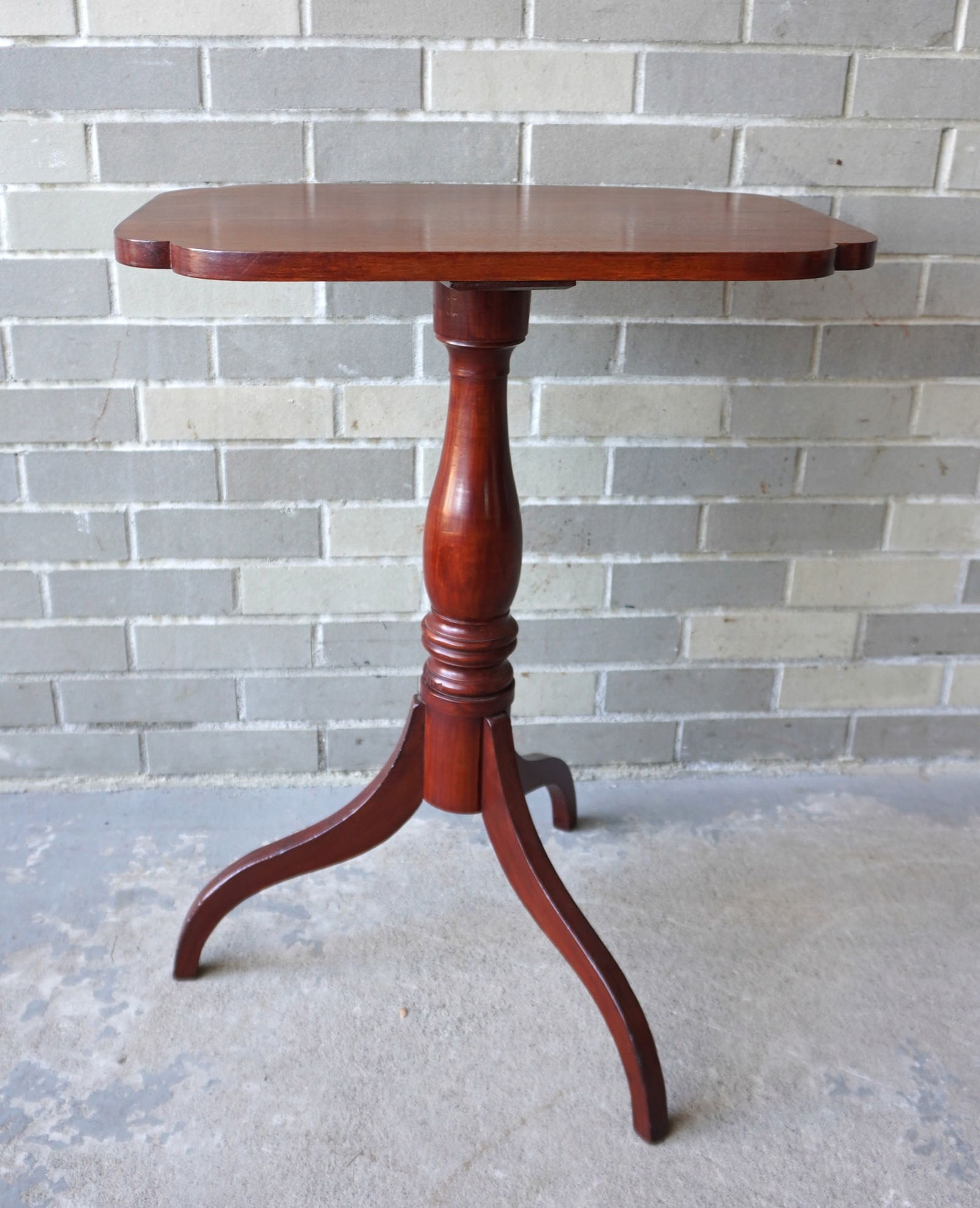 A refinished cherry Hepplewhite candlestand with shaped top in very good condition early 19th (1 of 10)