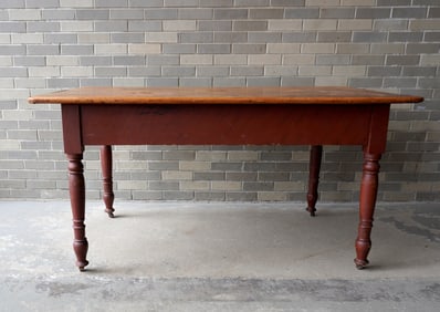 A very fine American farm table having a scrubbed pine top with applied border molding, supported by