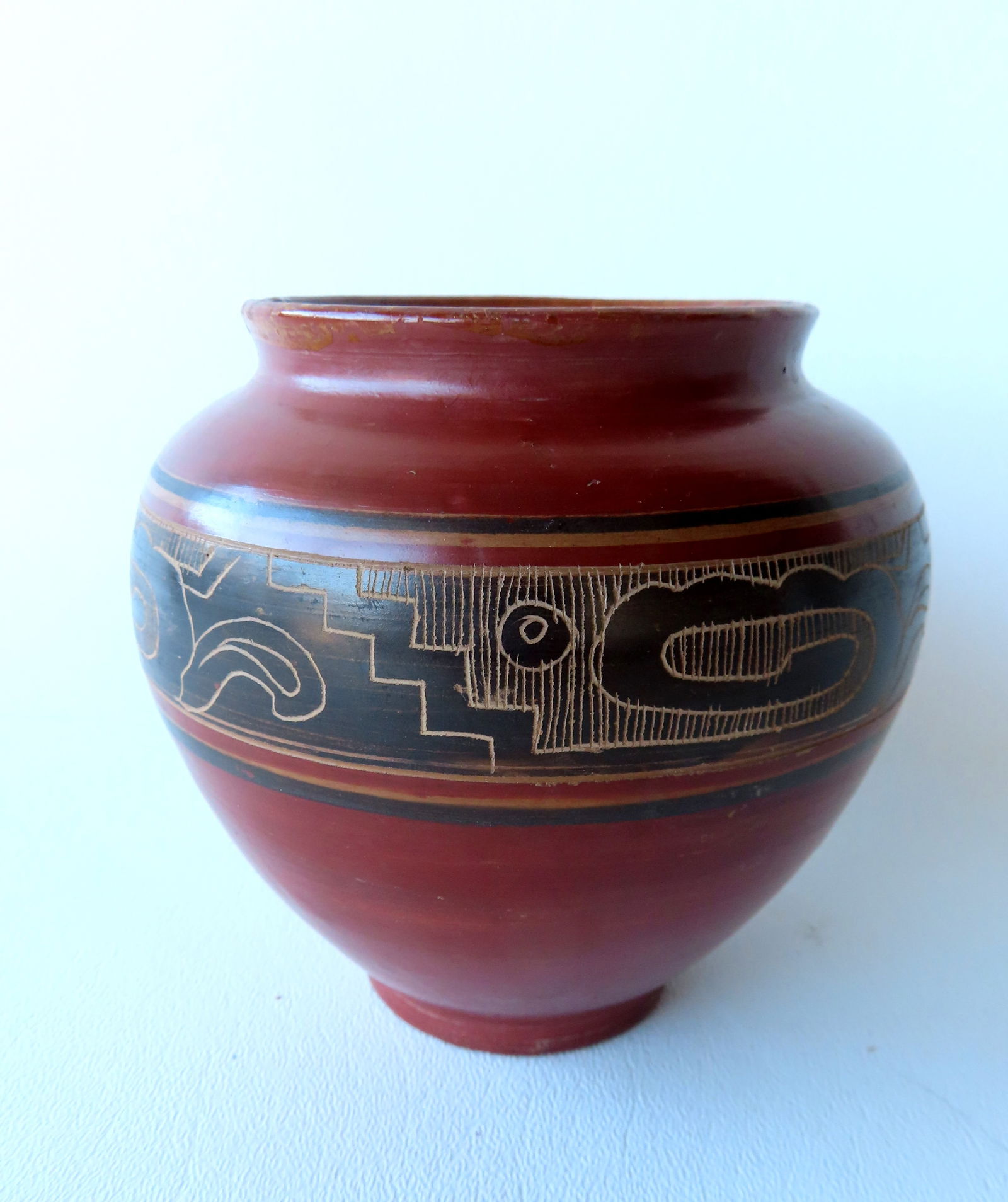 A very fine footed pottery bowl, with incised decorations around the perimeter of shoulder, an (1 of 6)