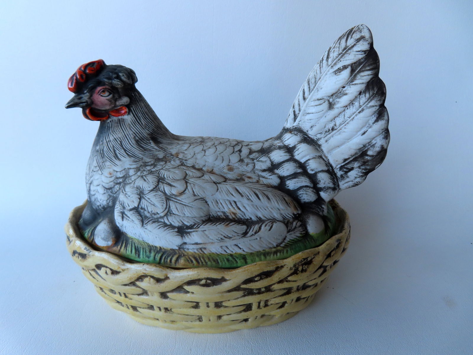 A porcelain Staffordshire hen on nest, very good condition - measures 8 1/"L x 8 3/8"W x 7 1/2"H. (1 of 12)