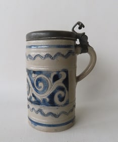 A Westerwald stoneware tankard with incised decorations, 18th/19th century.