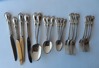 Grouping of 21 pieces of Reed & Barton Sterling silver flatware in unknown pattern, all in very good