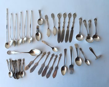 Grouping of sterling silver including: Set of 6 ice tea or cocktail straw spoons with heart shaped