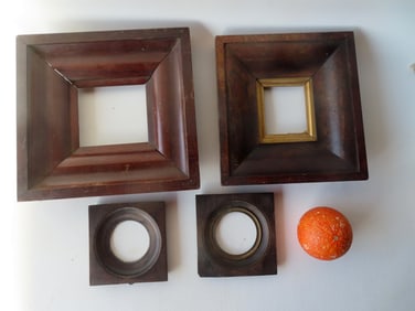 Grouping of 4 early picture frames for housing miniature portraits, all in mahogany, including: Two