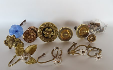 Grouping of vintage tie-backs including: 6 in glass and copper in the form of flowers, 19th century