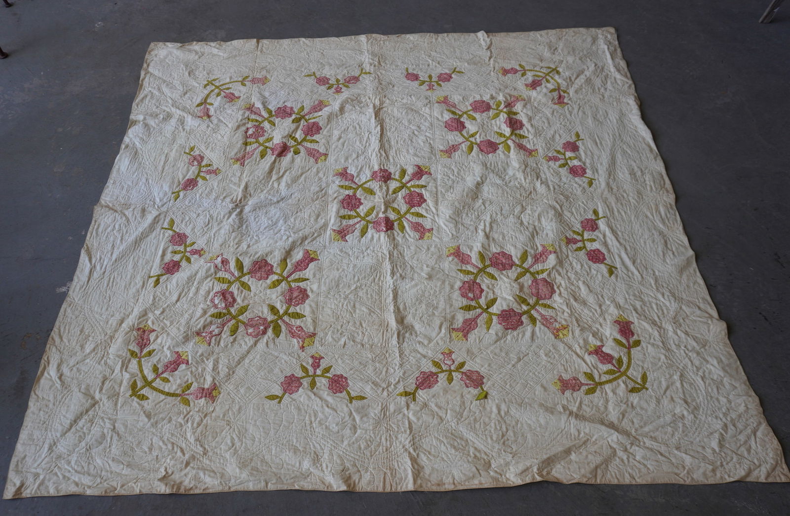 A Rose of Sharon applique quilt, mid to late 19th century - needs mending. (1 of 20)