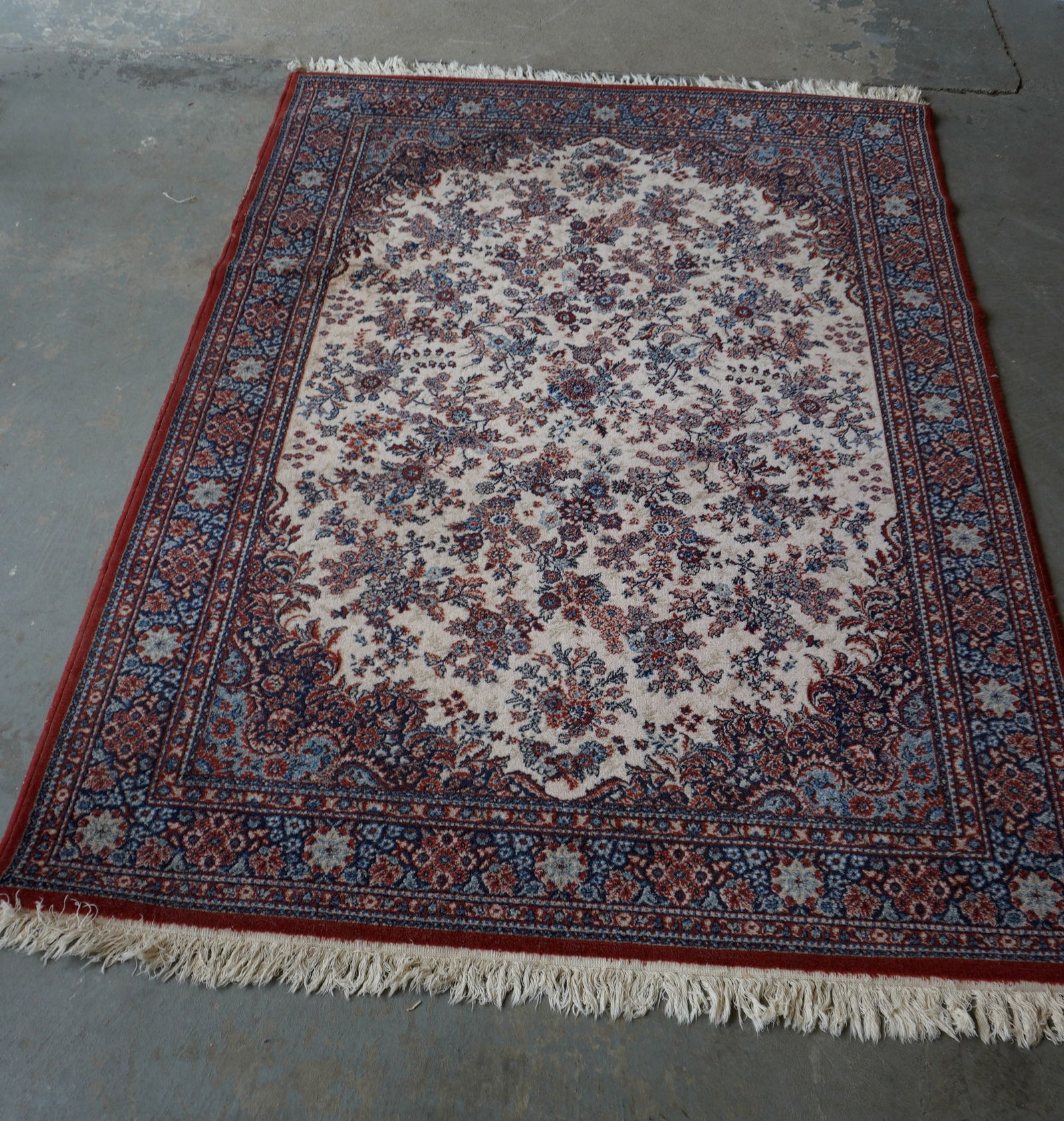 A small oriental room size rug, machine made, late 20th century in good condition. (1 of 8)