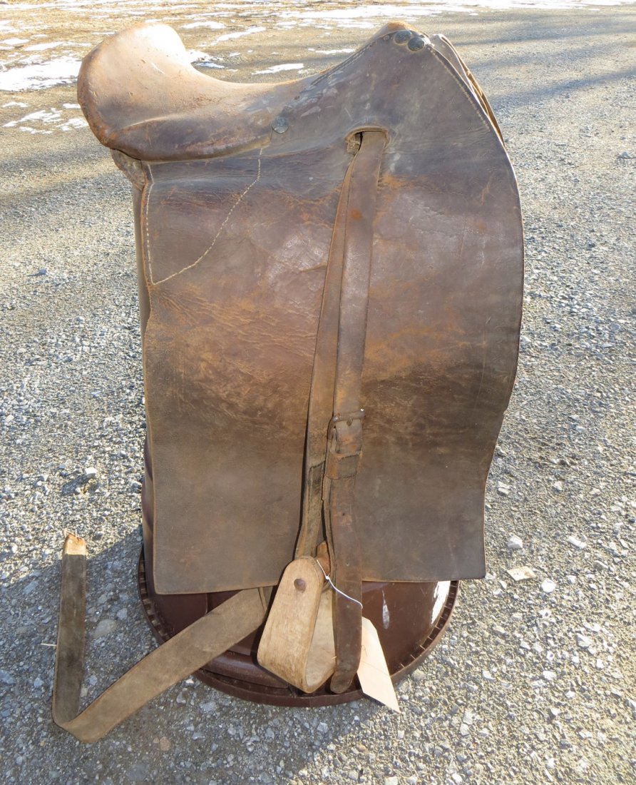 Old leather CSA style saddle, with wooden stirrups - ar: Old leather CSA style saddle, with wooden stirrups - army rivets.