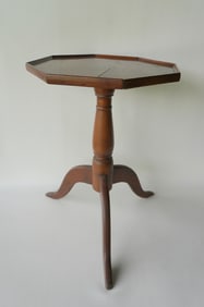 A Queen Ann cherry rigid top candlestand with octagonal shaped tray top, turned column leading to