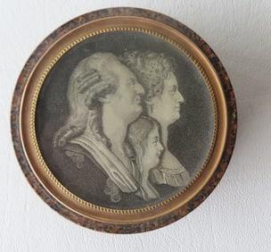 A French commemorative snuff box with lithograph on the cover of lid depicting the "jugate profiles"