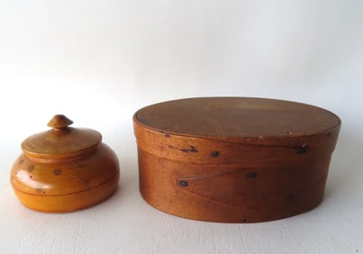 Two country collectibles: A small oval box with single finger, probably Shaker, 19th century - loss