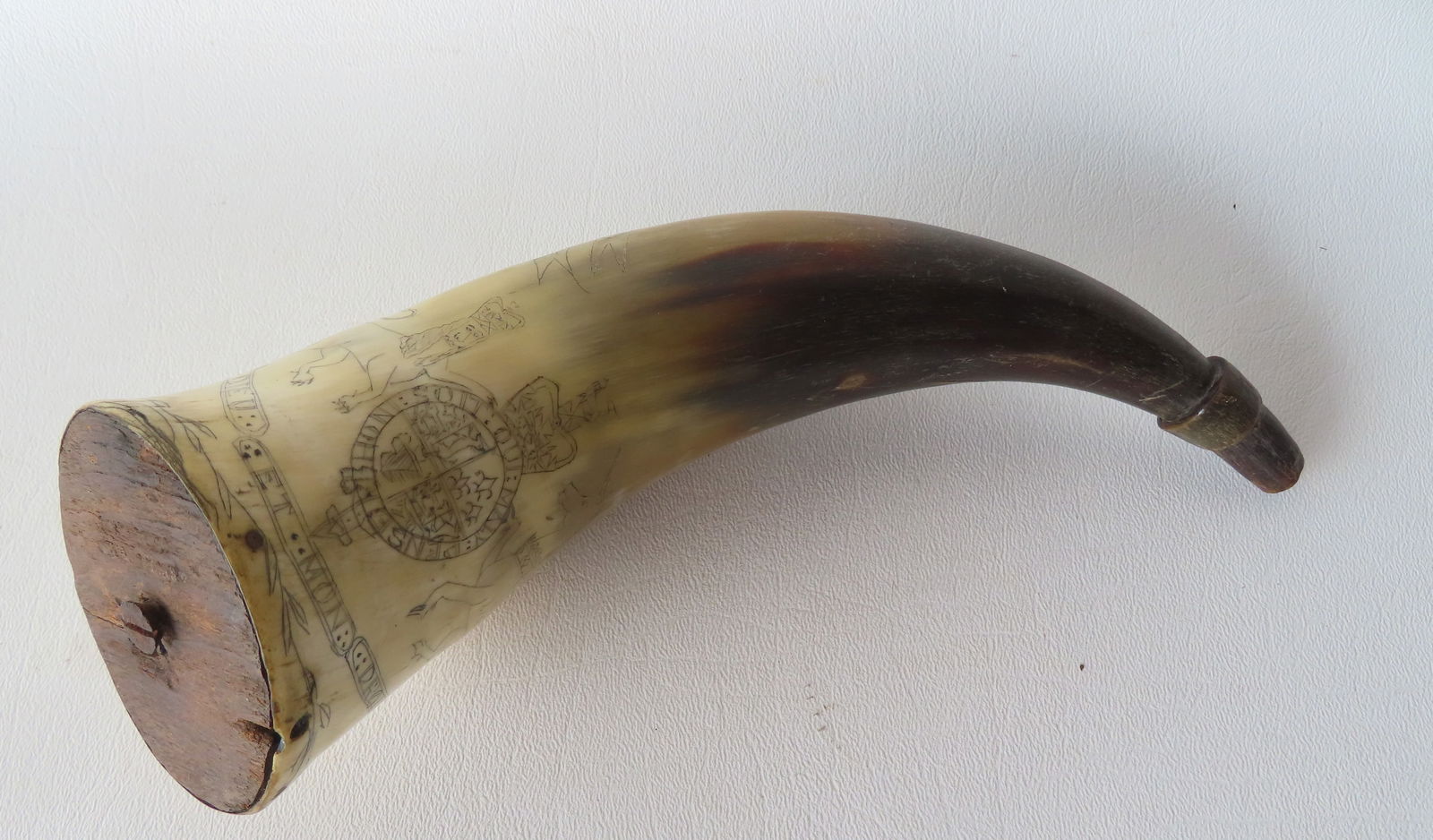 A scrimshaw powder horn signed "SHADRACH BOND / BALTIMORE" in banners above scrimshaw of the city of: A scrimshaw powder horn signed "SHADRACH BOND / BALTIMORE" in banners above scrimshaw of the city of Baltimore - the other side of horn with scrimshaw of the British royal coat of arms having a crest