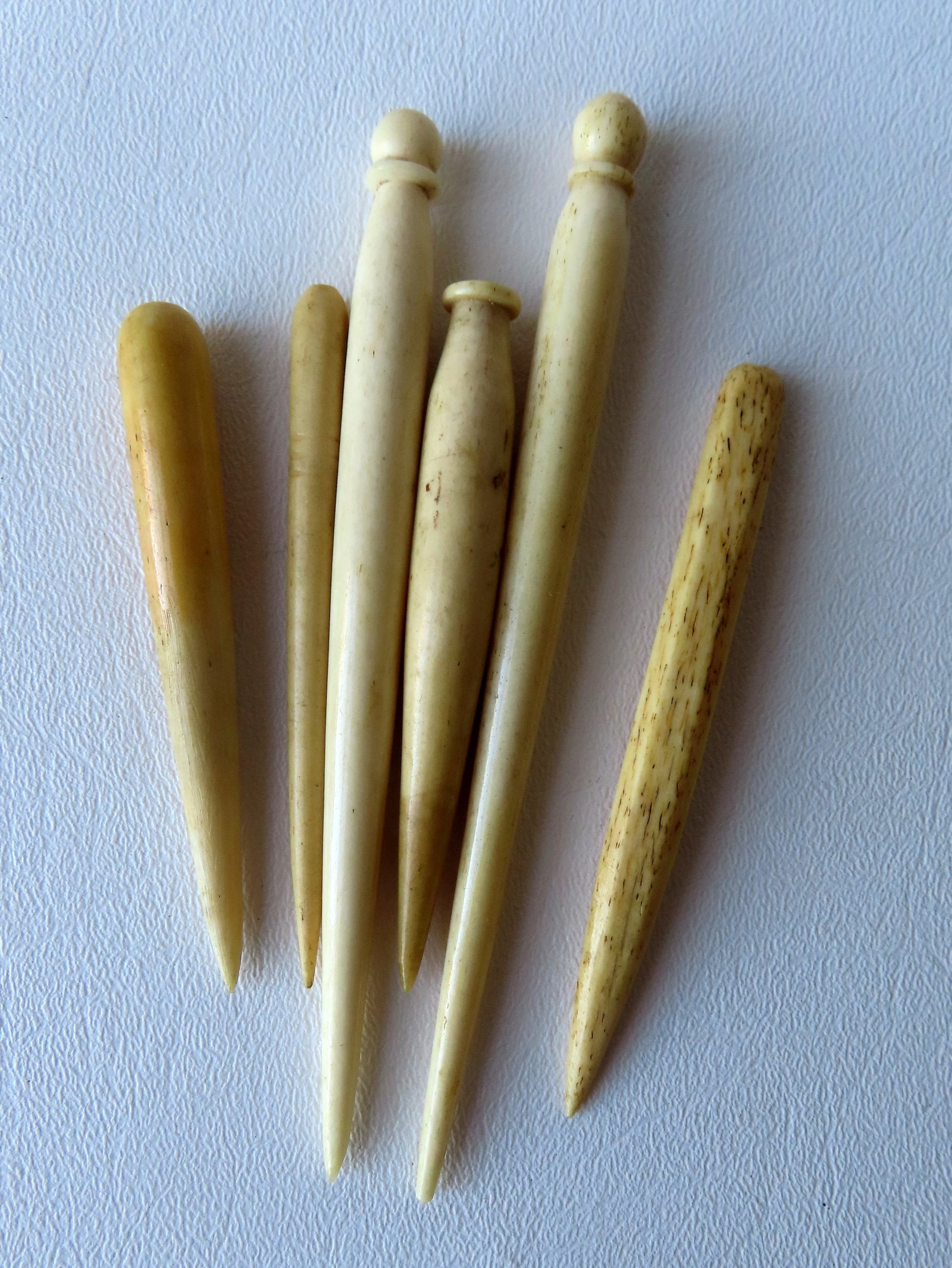 Six fids, 5 in whalebone and 1 in whale ivory. All mid to late 19th century with use wear and patina: Six fids, 5 in whalebone and 1 in whale ivory. All mid to late 19th century with use wear and patina consistent with age. The largest 5"L. Provenance: From the estate of Jeff Raymond, Red Hook NY. Sol